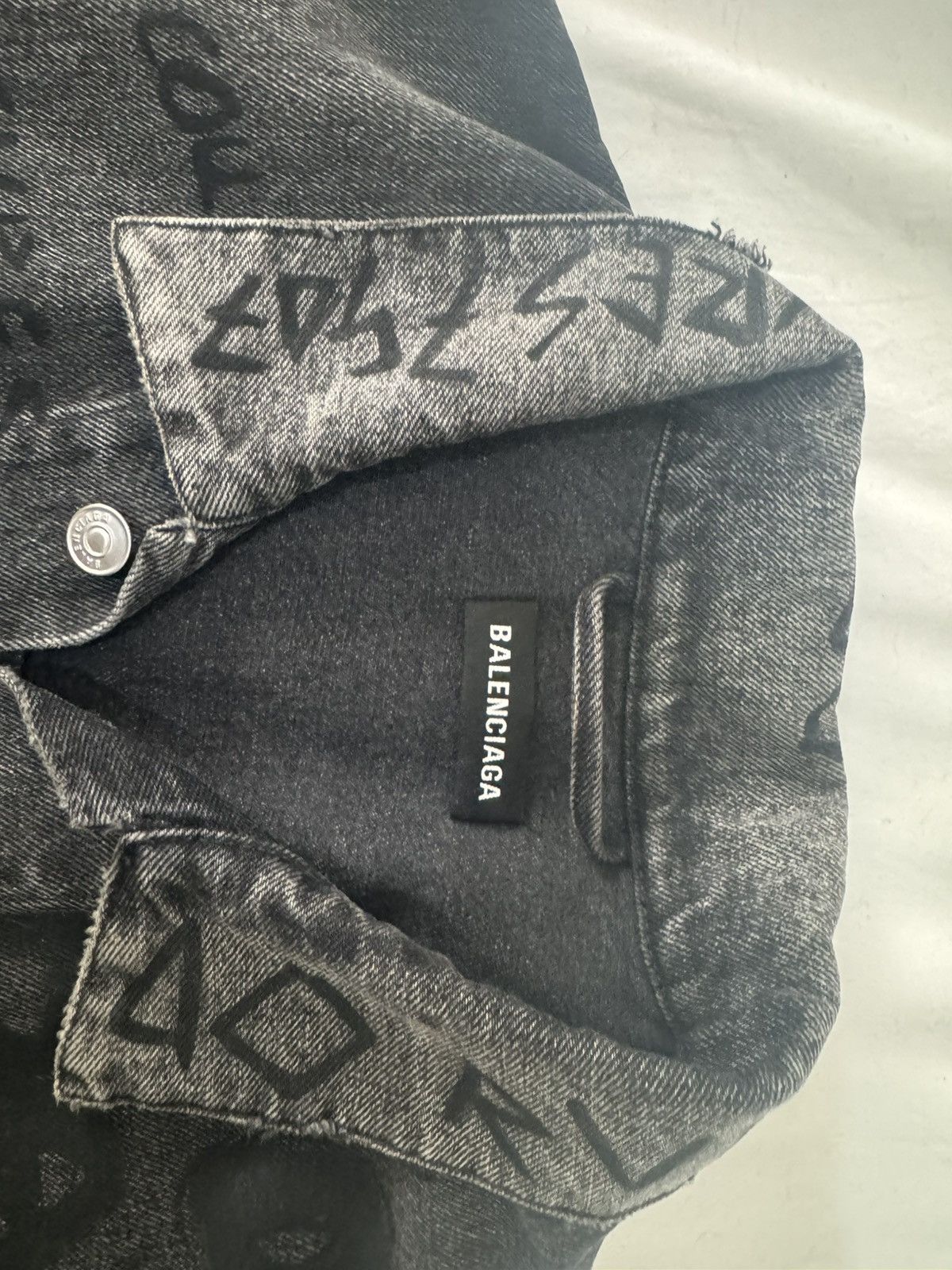Balenciaga YE24 YEEZY SAMPLE XS RETAIL BALENCIAGA GRAFFITI DENIM JACKET Size US XS / EU 42 / 0 - 7 Thumbnail