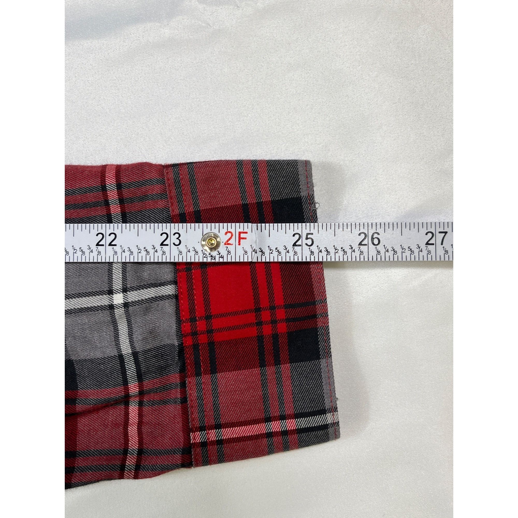 Van Heusen Van Heusen SKU 7620 Mens Red and Gray Plaid Button Down Shir Size US XL / EU 56 / 4 - 8 Thumbnail