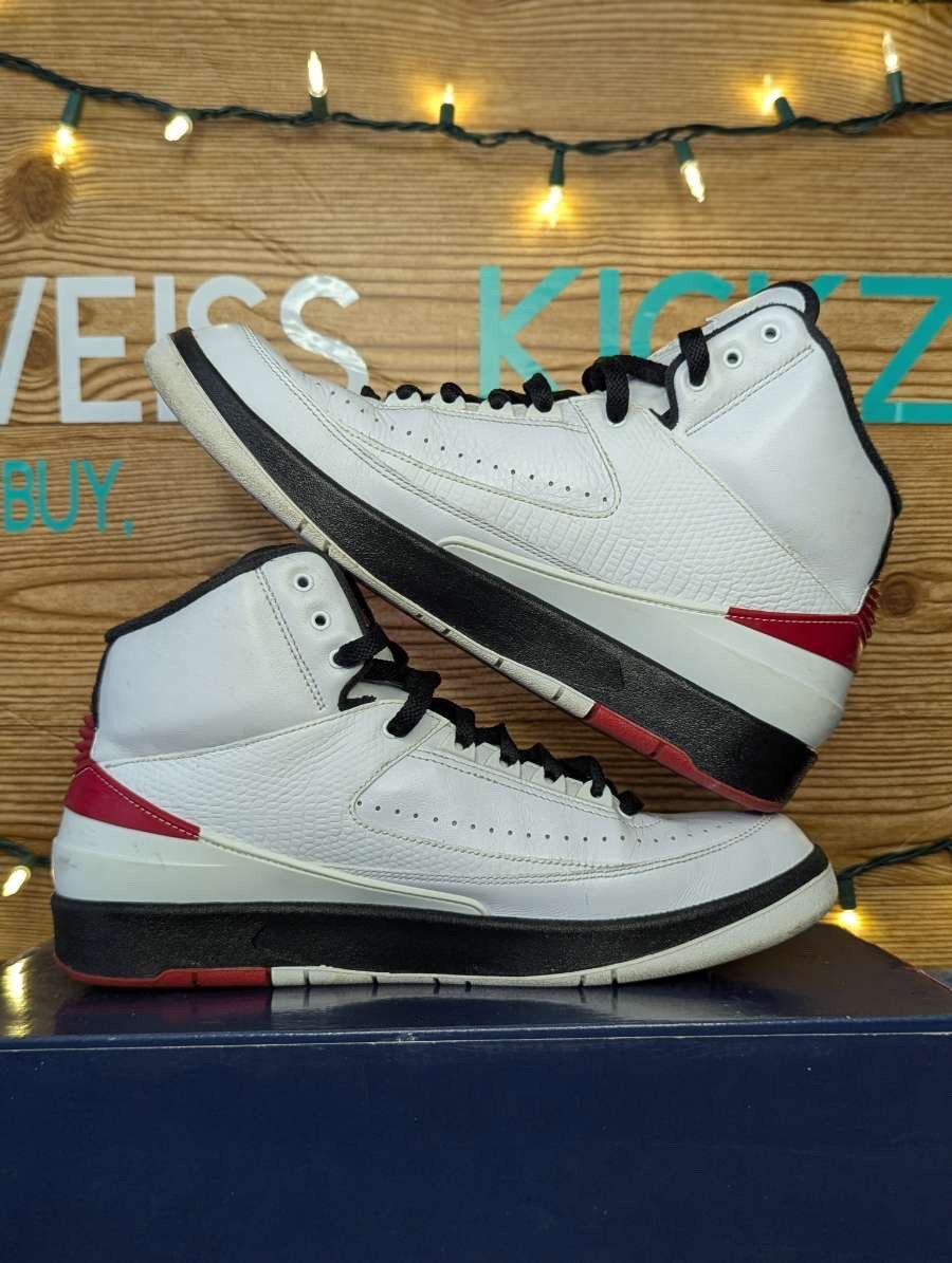 Jordan Brand Jordan 2 Chicago Size US 10.5 / EU 43-44 - 2 Thumbnail