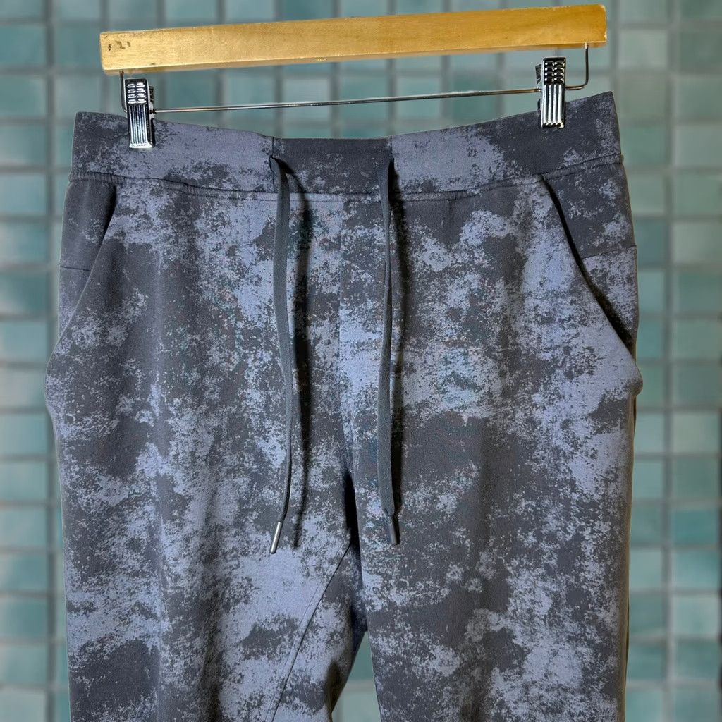Lululemon Lululemon City Sweat Jogger Grey Black Acid Wash Fleece Pants Mens M Camouflage Zip Pockets Mock Drawstring Waist Athletic Fit Athletic Mens Shoes? Size US 31 - 1 Thumbnail