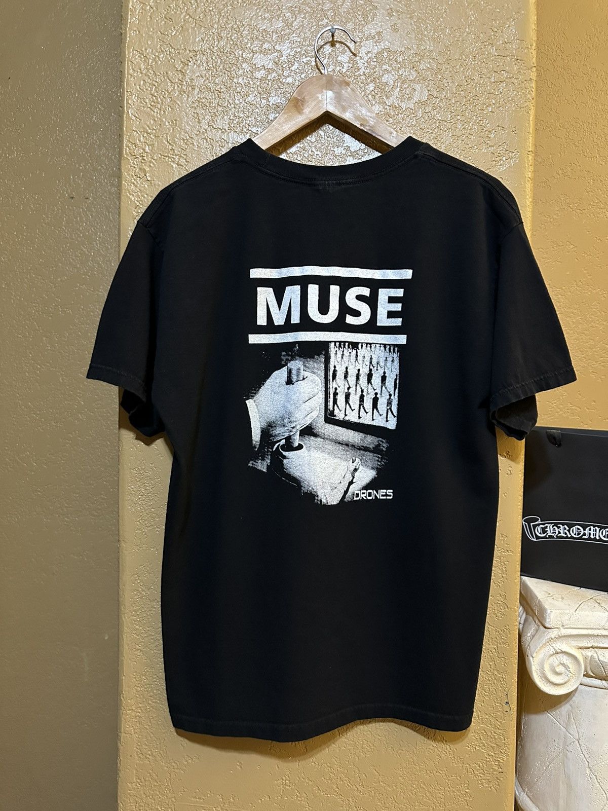 Band Tees 📌 Muse Drones tour tee large UK rock Size US L / EU 52-54 / 3 - 1 Thumbnail