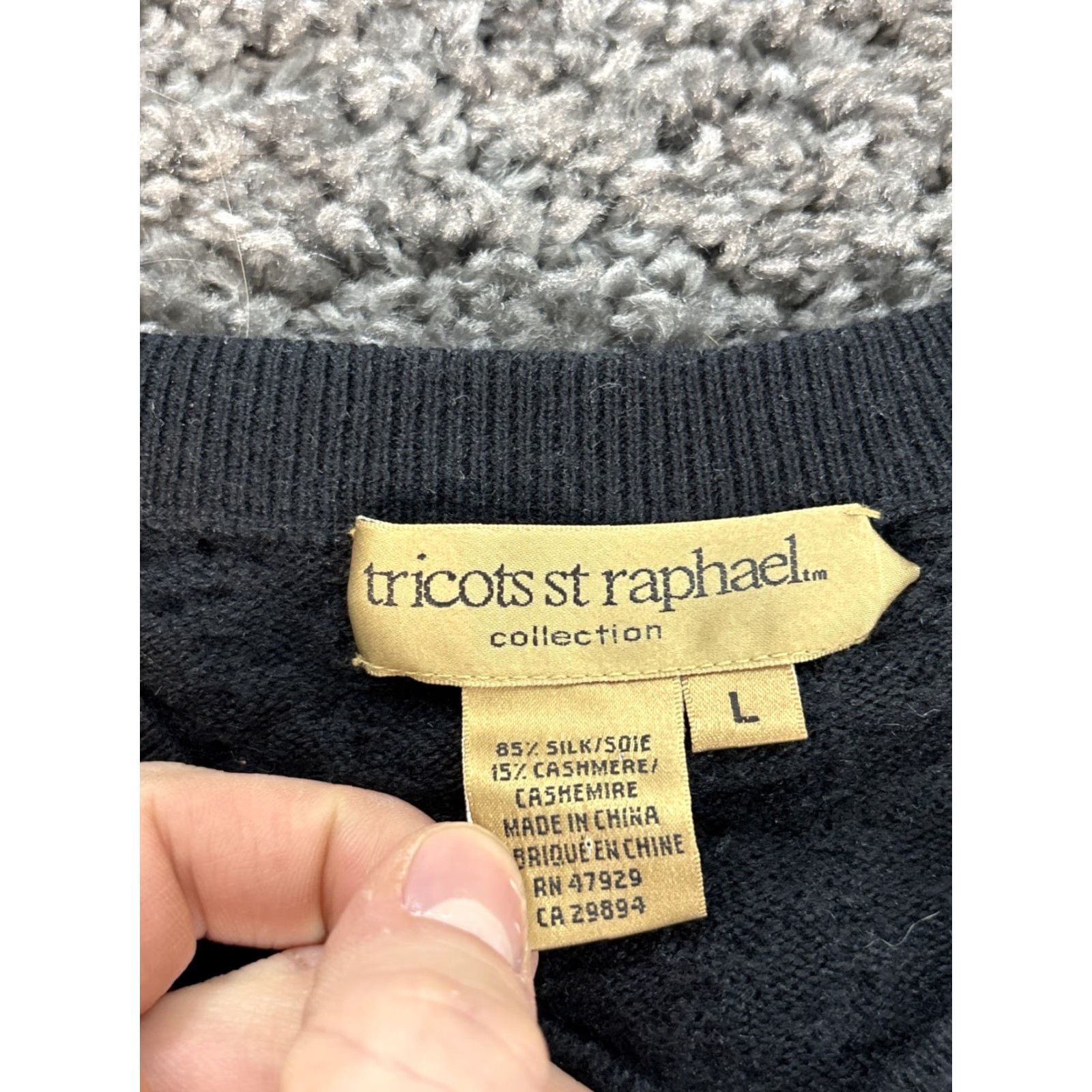 Vintage Tricots St Raphael Sweater Mens Large Black V-Neck Pullover Silk Cashmere Knit Size US L / EU 52-54 / 3 - 2 Thumbnail