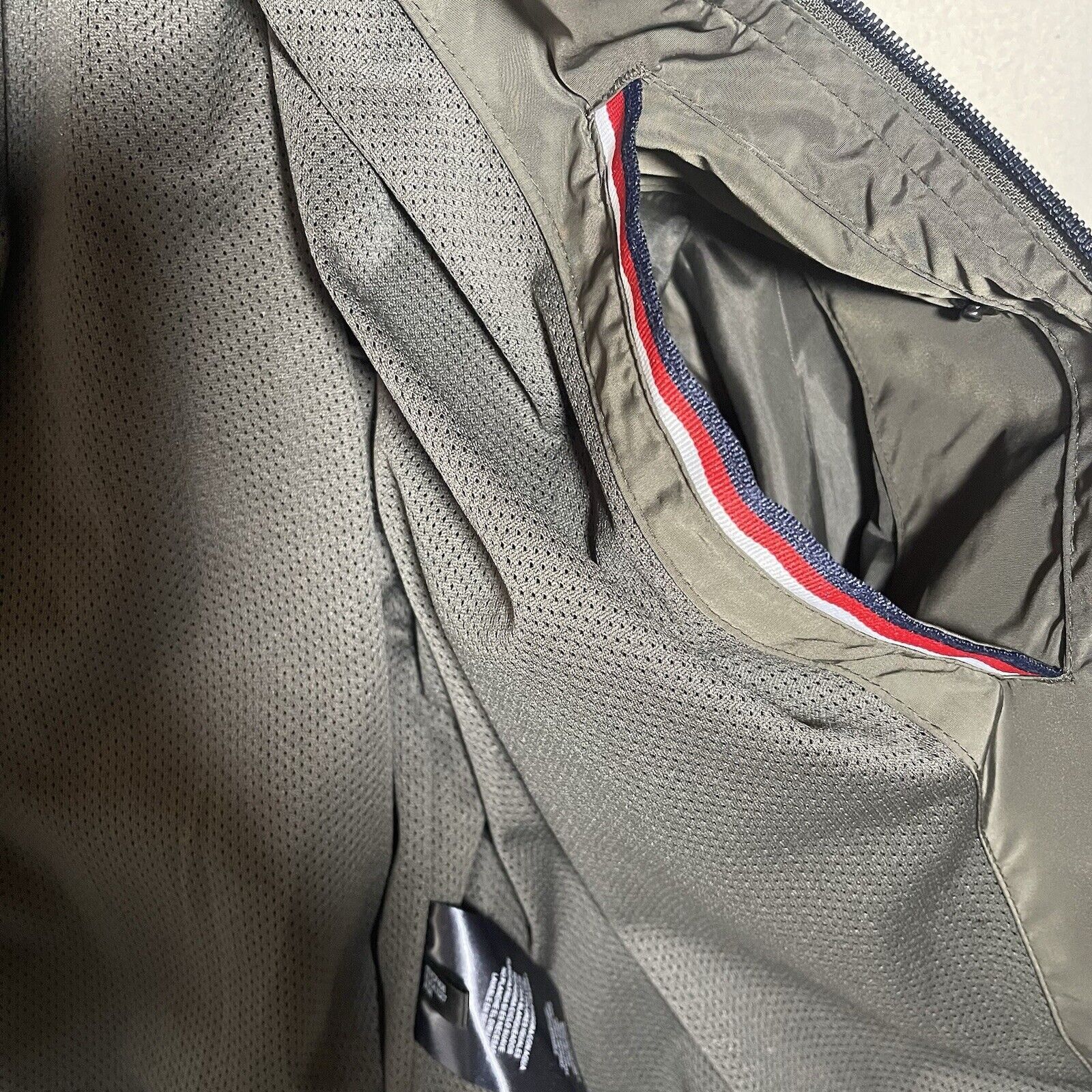 Tommy Hilfiger Tommy Hilfiger Men's Performance Windbreaker Water Resist L Size US L / EU 52-54 / 3 - 9 Thumbnail