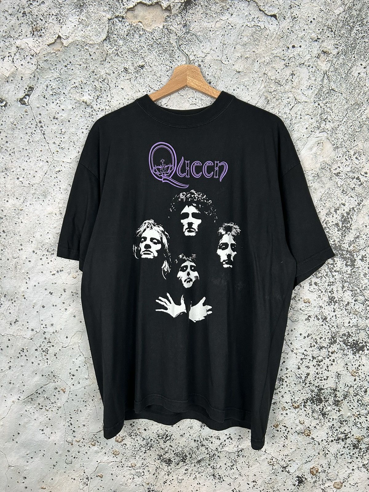 Band Tees Vintage Queen 1995 Ultra Rare Rock Band Tee Graphic 90s Size US XL / EU 56 / 4 - 1 Thumbnail