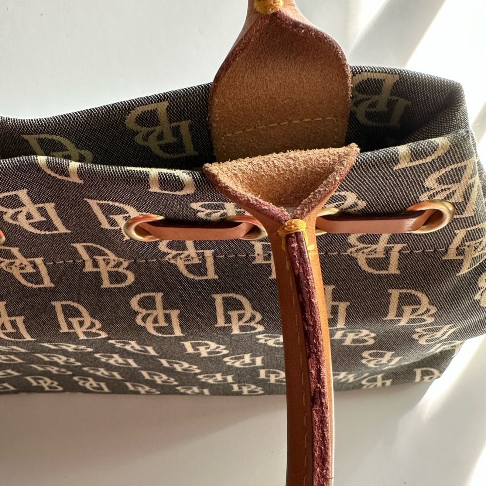Dooney & Bourke Vintage Dooney & Bourke Authentic Tulip Tassel Tote Bag Size ONE SIZE - 6 Thumbnail