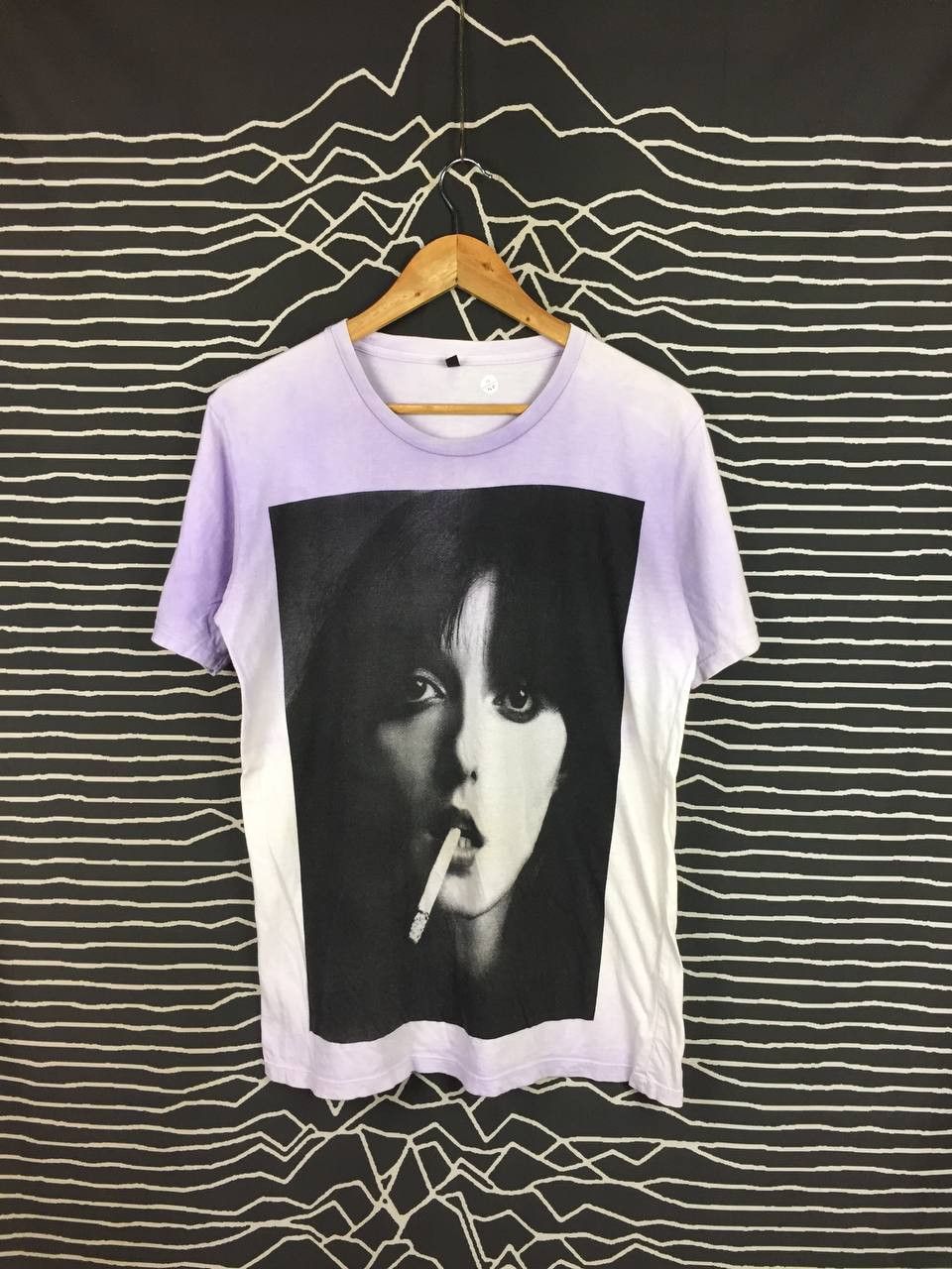 Vintage Fade Wash Smoking Girl Retro Indie Streetwear Tee Size US M / EU 48-50 / 2 - 2 Thumbnail