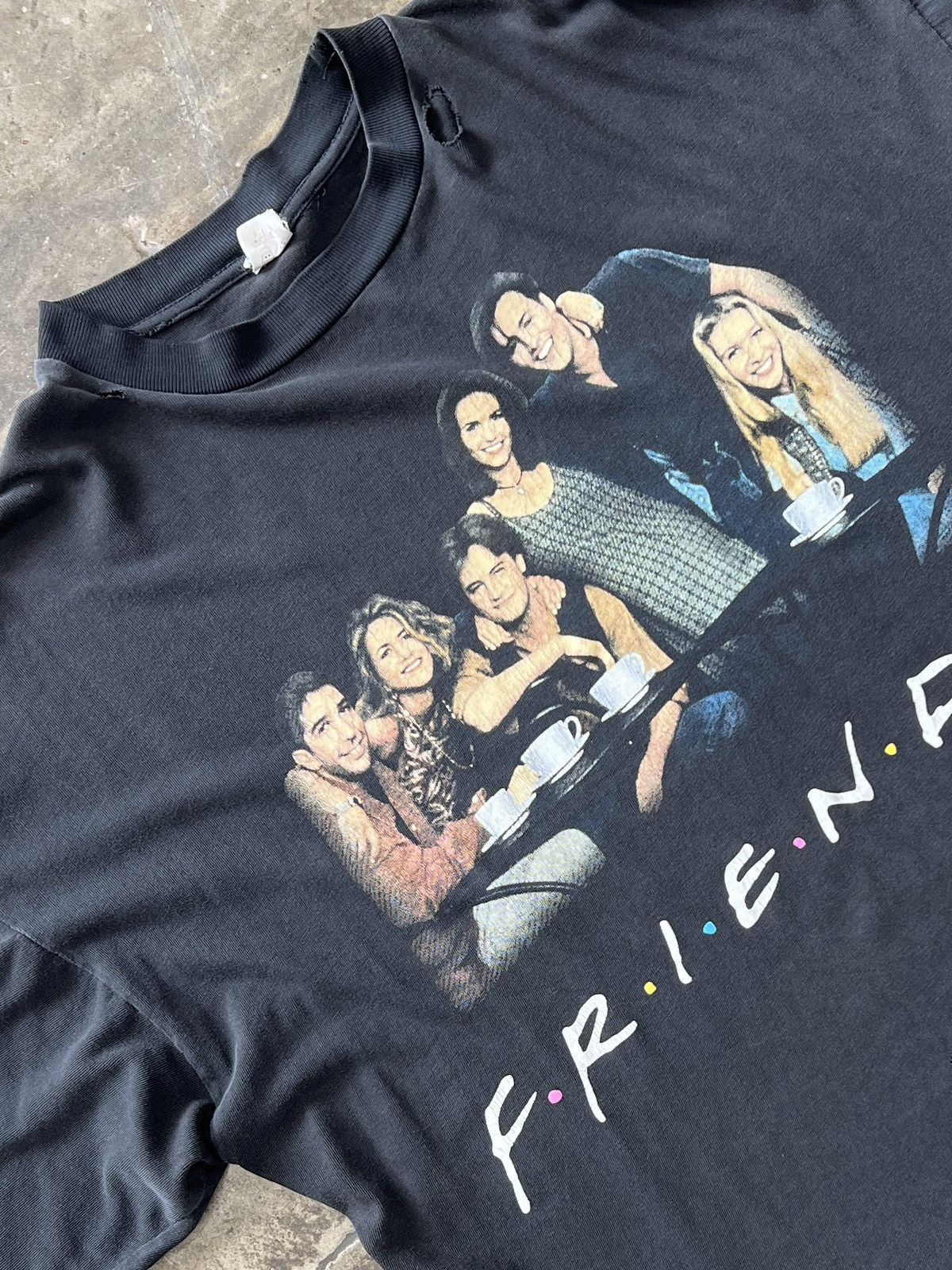 Vintage Vintage 1995 Friends TV Cast Tee XL Size US XL / EU 56 / 4 - 1 Thumbnail