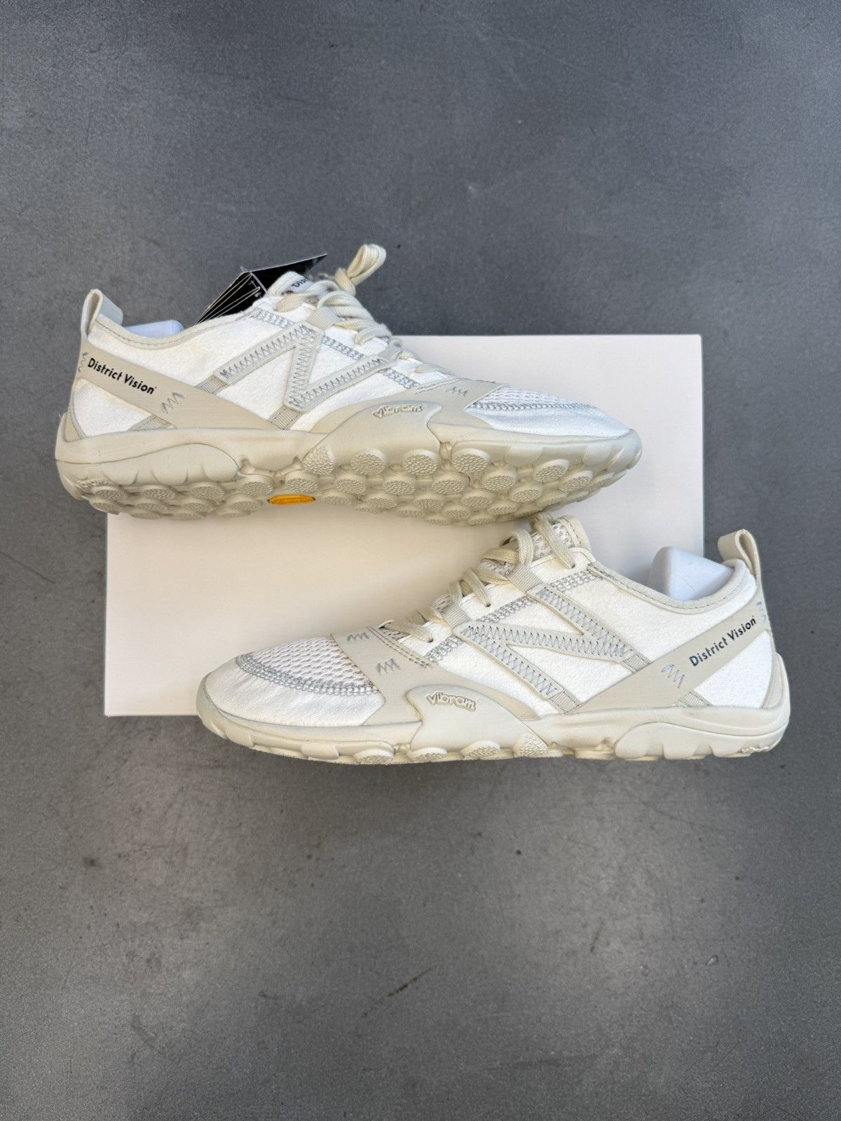 New Balance 2025 New Balance MT10 District Vision Cloud Dancer Size US 9 / EU 42 - 1 Thumbnail