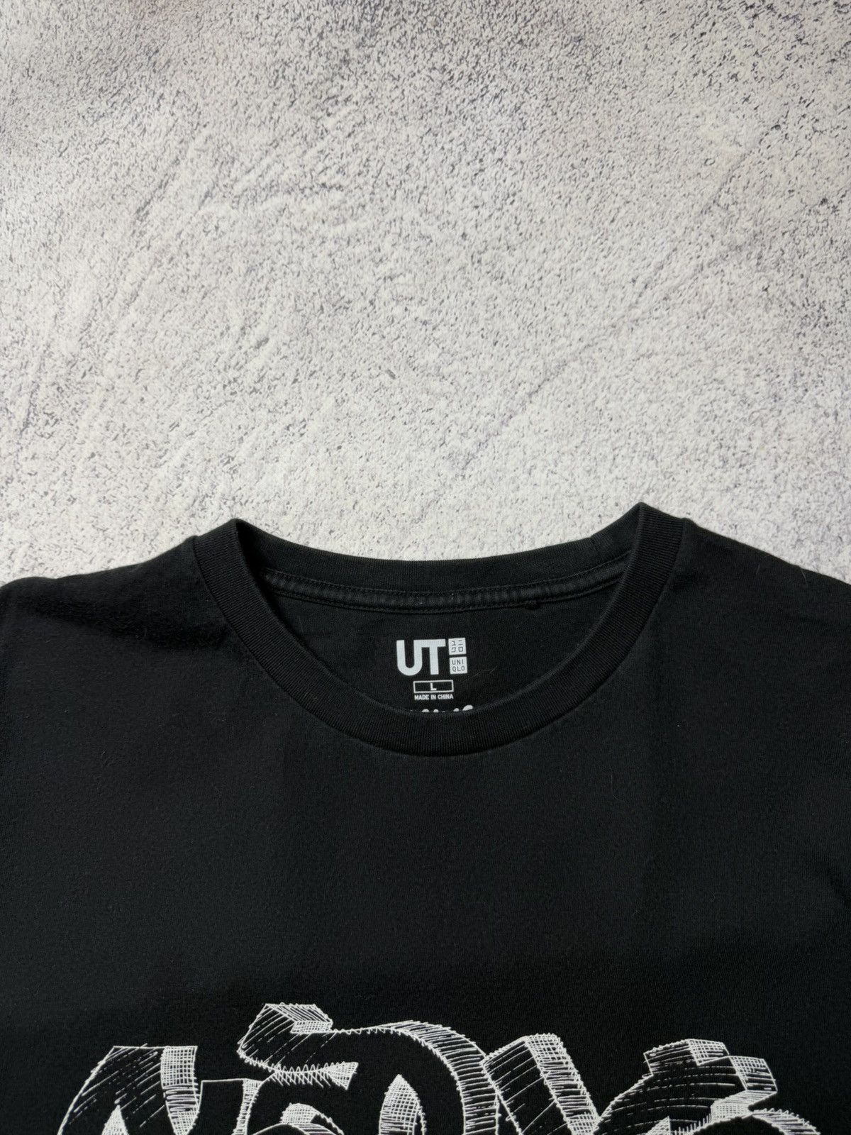 Japanese Brand Uniqlo x kaws grafitti spellout T shirt USA Size US L / EU 52-54 / 3 - 7 Thumbnail