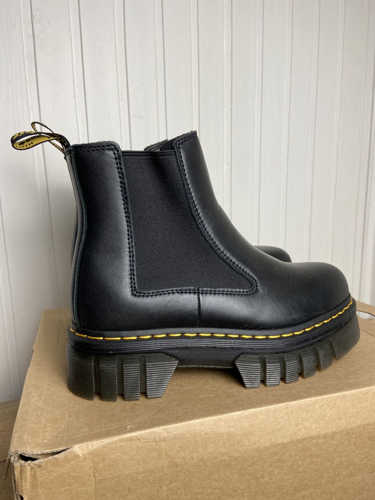 Dr. Martens Used Dr Martens Audrick Chelsea Leather Black Size 9US Size US 9 / IT 39 - 5 Thumbnail