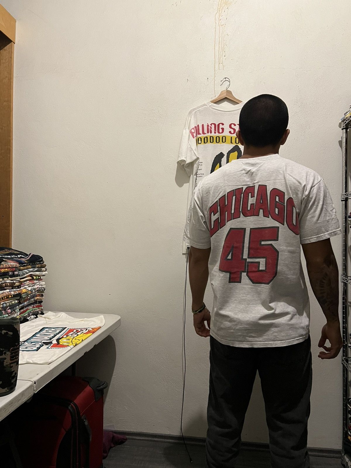 Nutmeg 90s Chicago Bulls Michael Jordan 45 NBA Basketball Tee Size US L / EU 52-54 / 3 - 3 Thumbnail