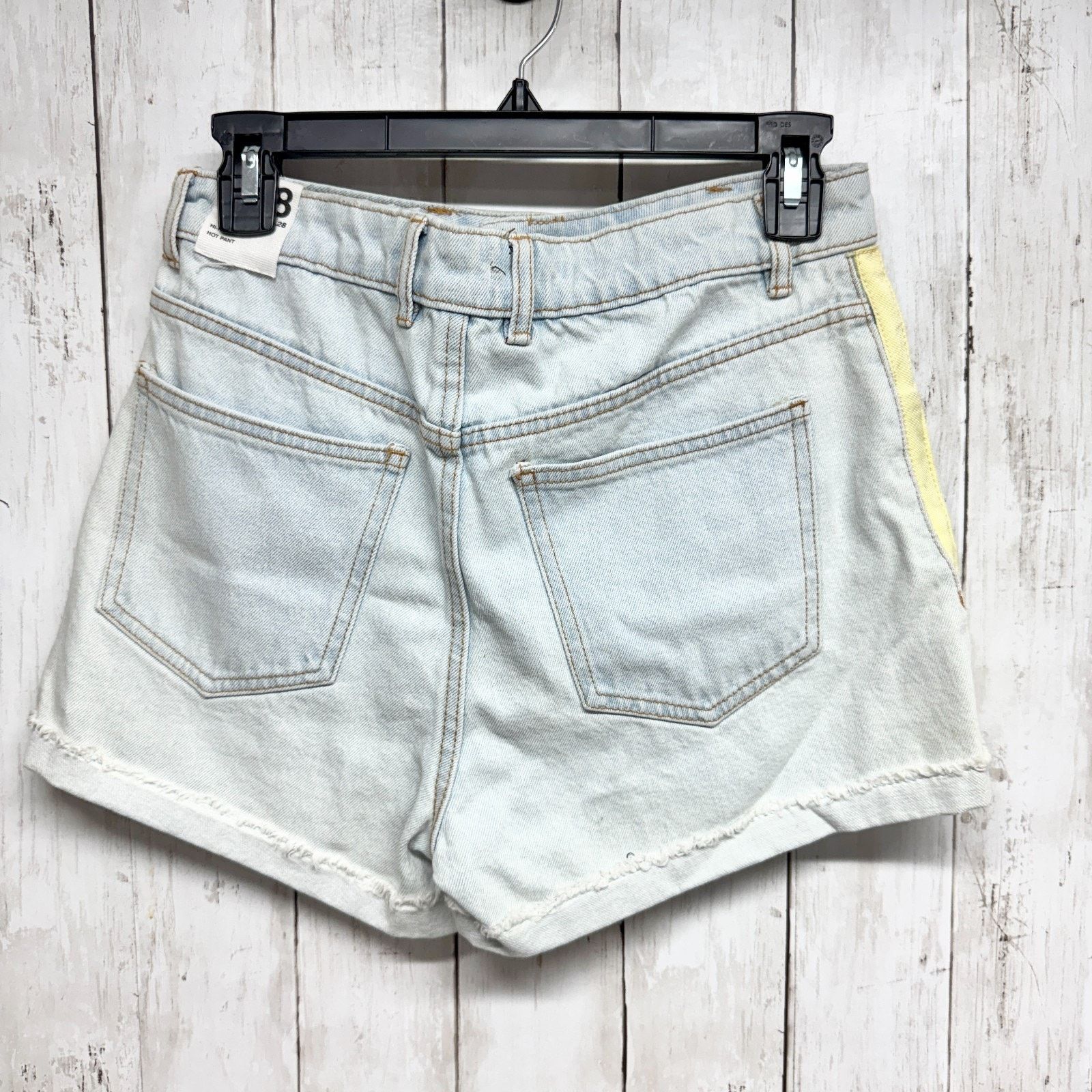 Zara Zara Shorts SZ 6 Hi-Rise Hot Pant Light Denim Cuffed NWT Size 28" / US 6 / IT 42 - 7 Thumbnail