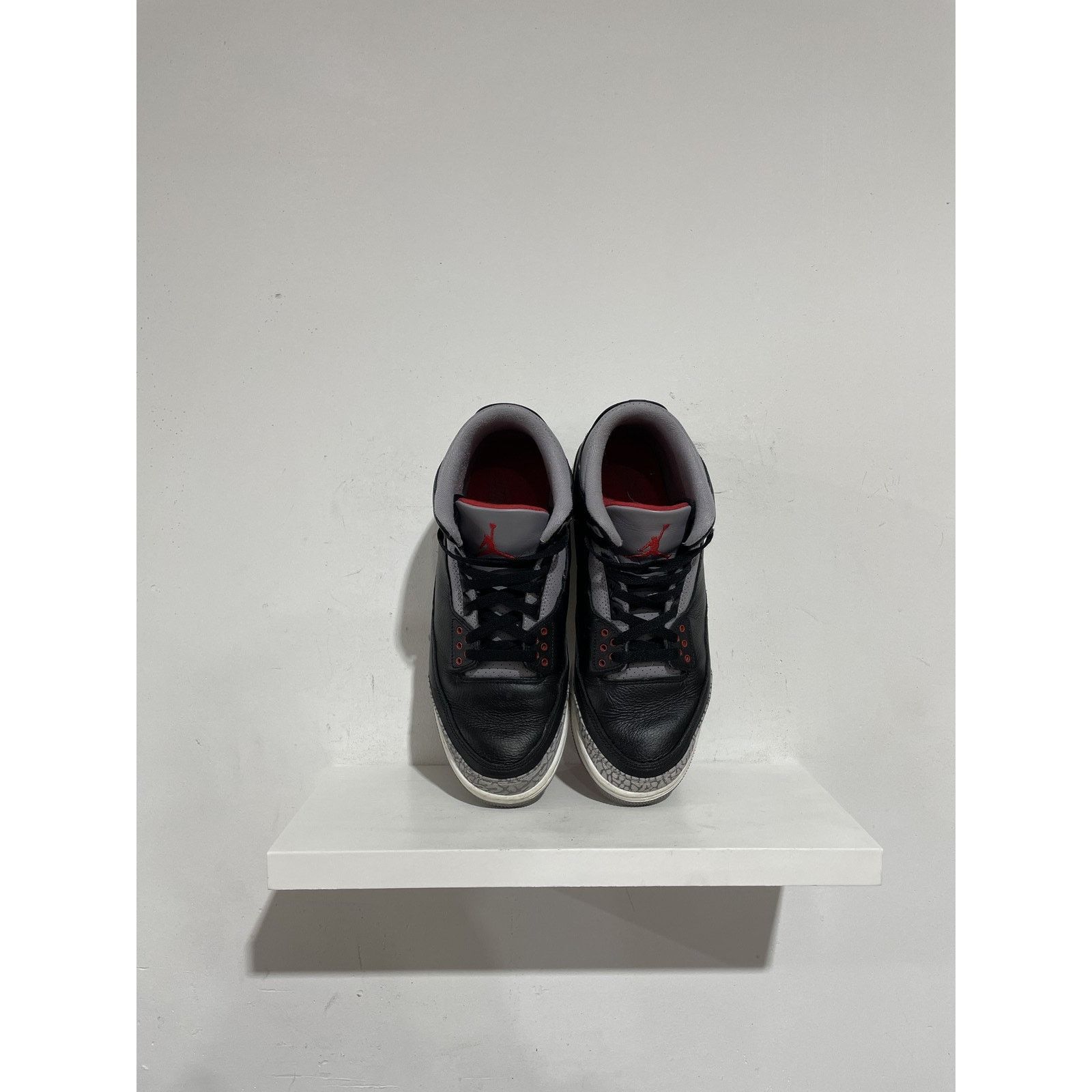 Jordan Brand NIKE JORDAN 3 BLACK CEMENT 11 PREOWNED Size US 11 / EU 44 - 4 Thumbnail