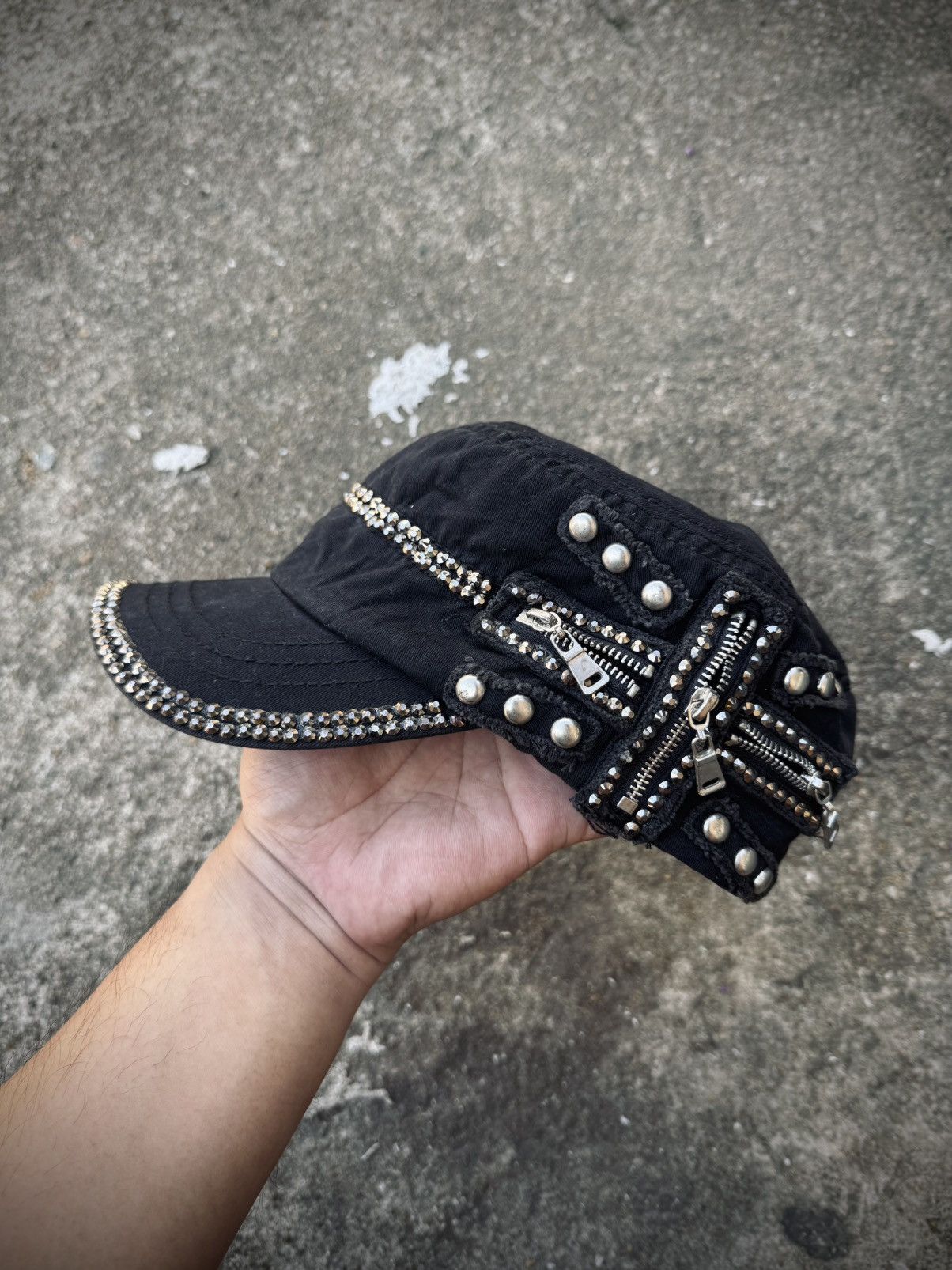 KMRii Vkei 2000s Styled England Zipper Studded Hats Size ONE SIZE - 1 Thumbnail