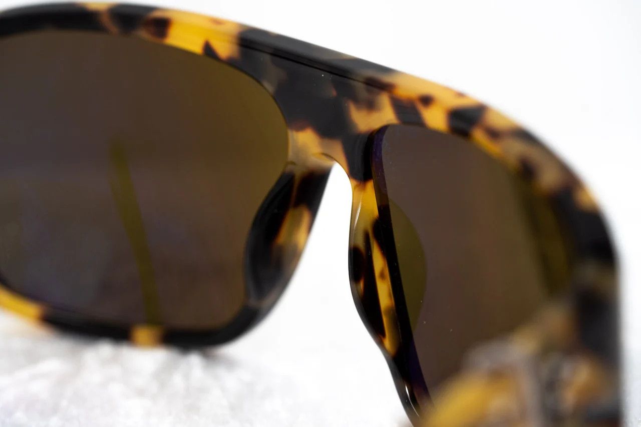 Ann Demeulemeester Ann Demeulemeester Sunglasses Oversized Tortoise and Brown Size ONE SIZE - 9 Thumbnail