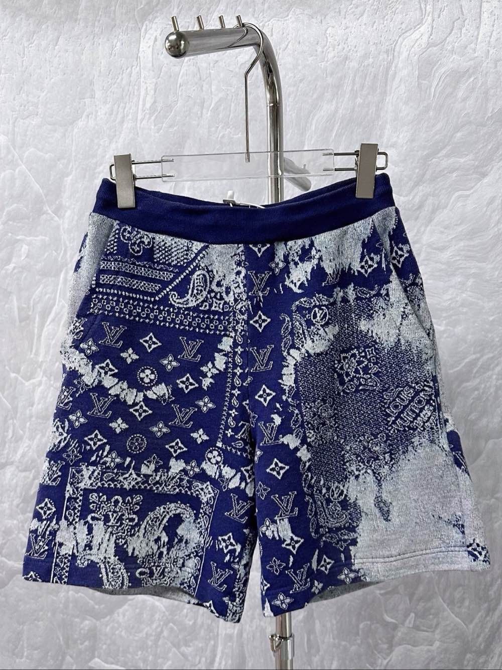 Louis Vuitton Louis Vuitton Monogram Bandana Shorts Size 28 Size US 38 / EU 54 - 1 Thumbnail