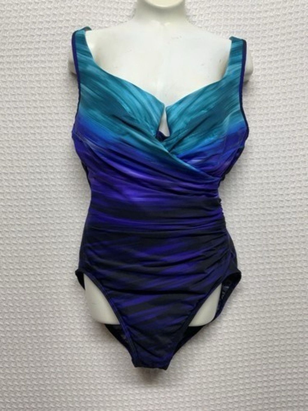 Other Miraclesuit One Piece Underwire Padded Swimsuit Women M/L Size M / US 6-8 / IT 42-44 - 1 Thumbnail