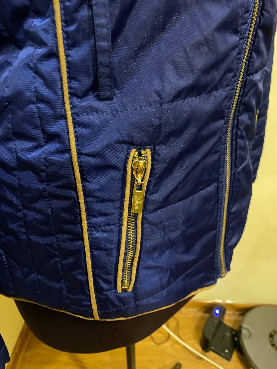 Guess blue Guess Los Angeles puffer jacket, size M/M. Size M / US 6-8 / IT 42-44 - 3 Thumbnail