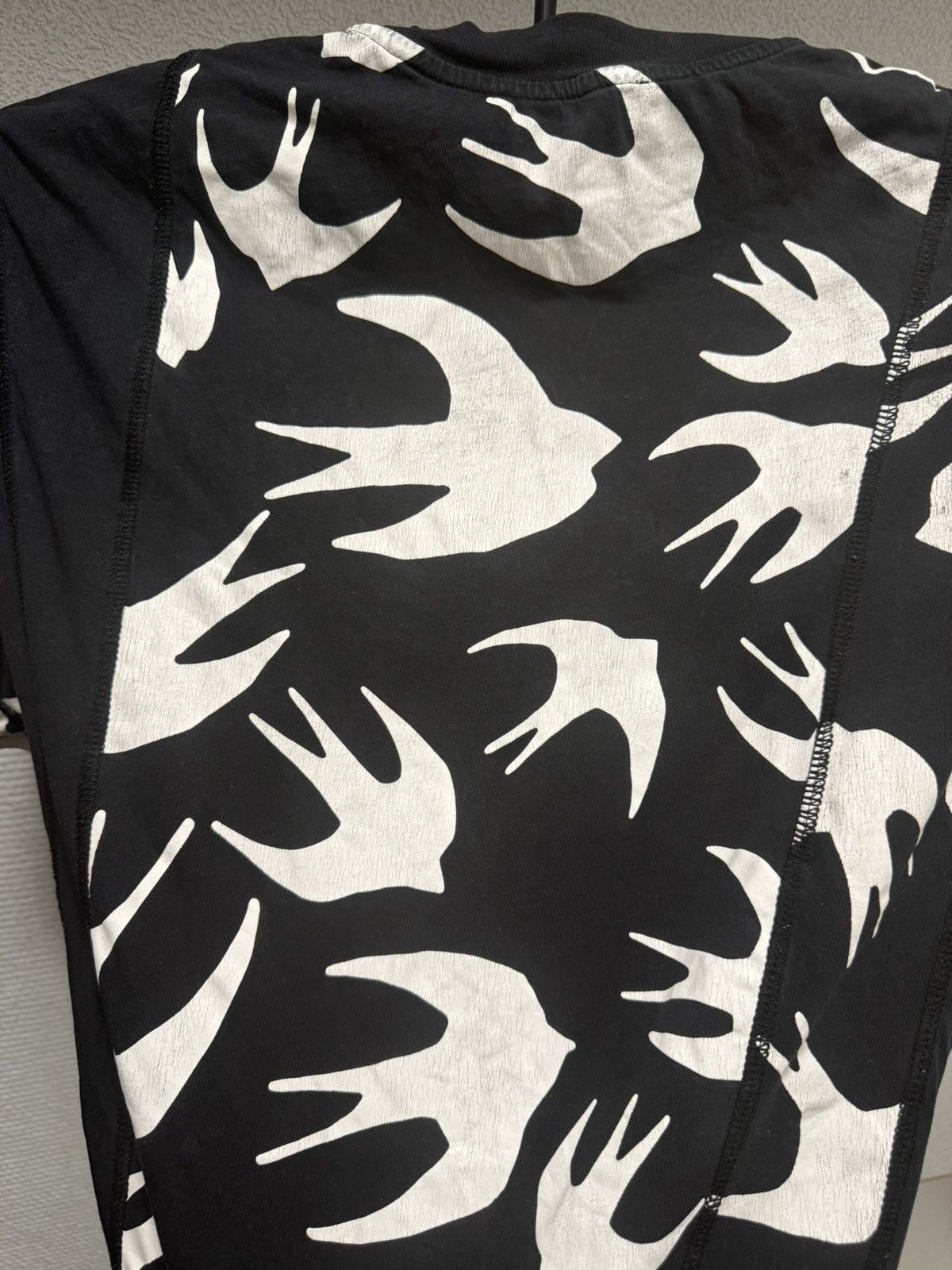 Alexander McQueen Alexander Mcqueen MCQ black fullprint t-shirt S sz moncler Size US S / EU 44-46 / 1 - 9 Thumbnail