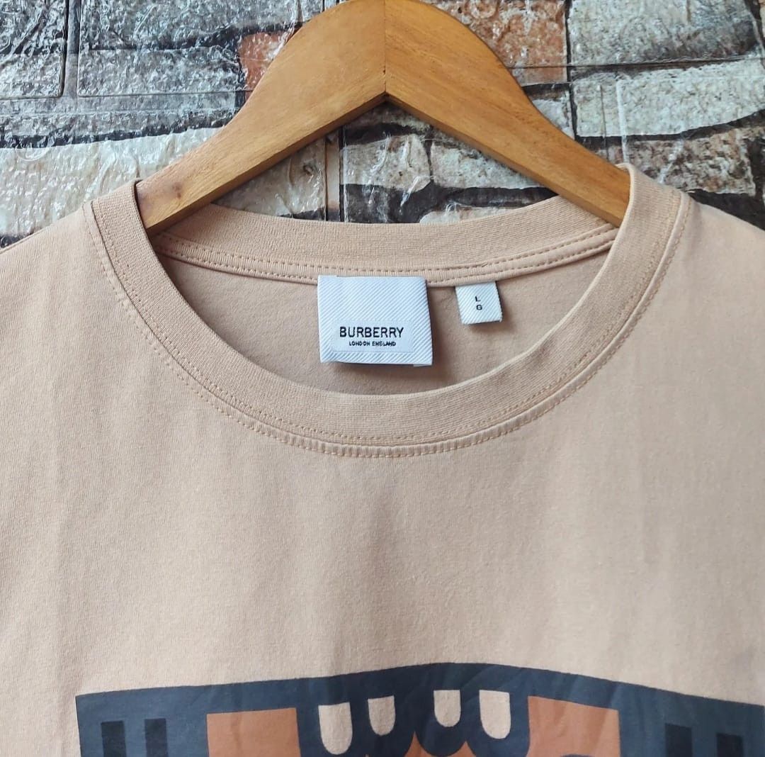Burberry BURBERRY TSHIRT Size US L / EU 52-54 / 3 - 3 Thumbnail