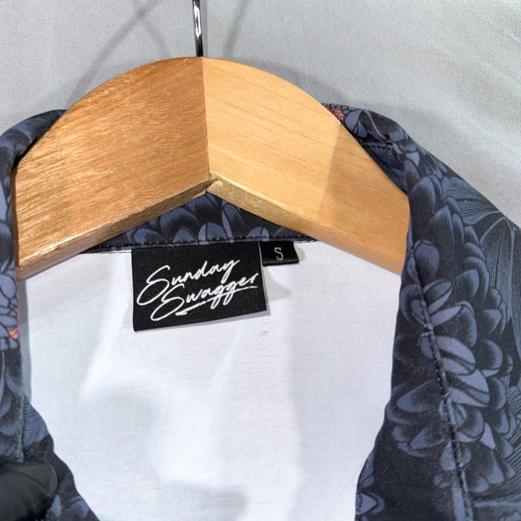 Vintage Sunday Swagger Polo Shirt Mens S Blue Floral Print Golf Performance Stretch Shirt Size US S / EU 44-46 / 1 - 3 Thumbnail