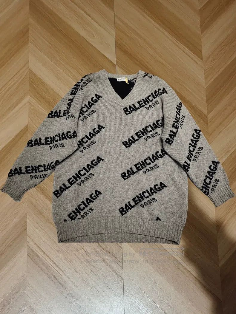 Balenciaga Balenciaga Sweater full print Size XXS / US 00 / IT 34 - 1 Thumbnail