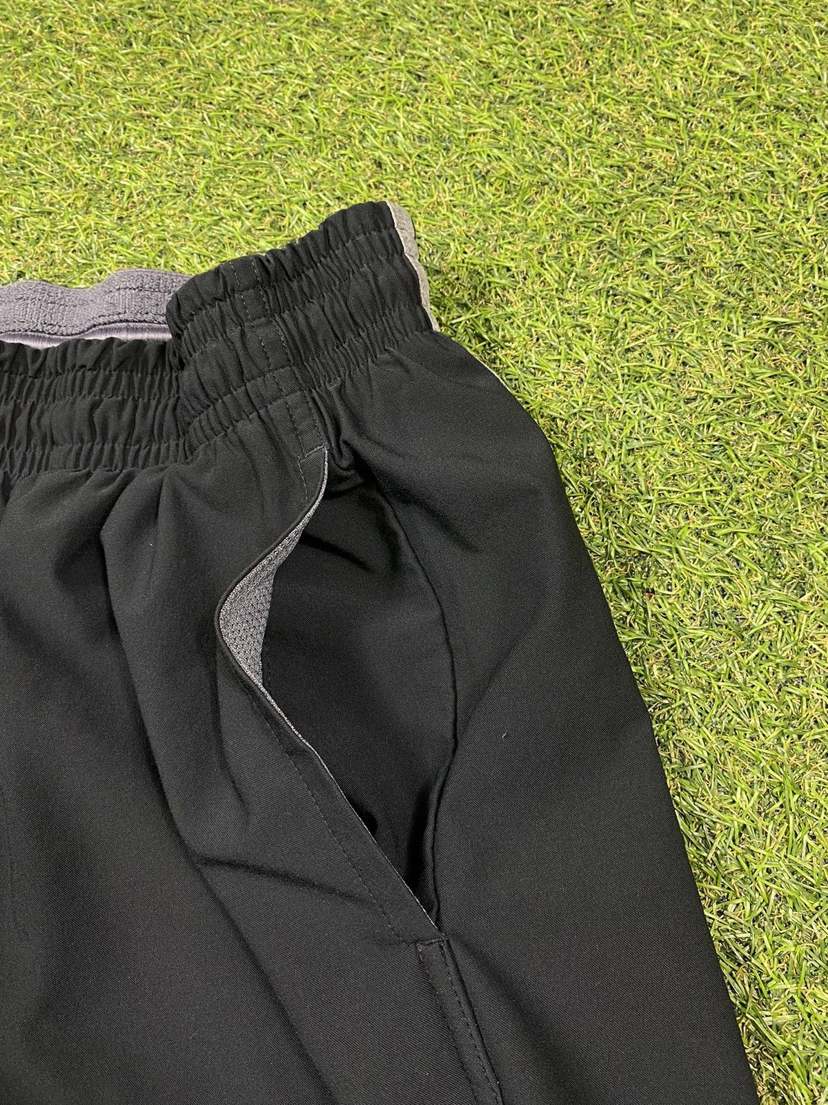 Nike Vintage Nike shorts streetwear swoosh casual y2k size L Size US 34 / EU 50 - 2 Thumbnail