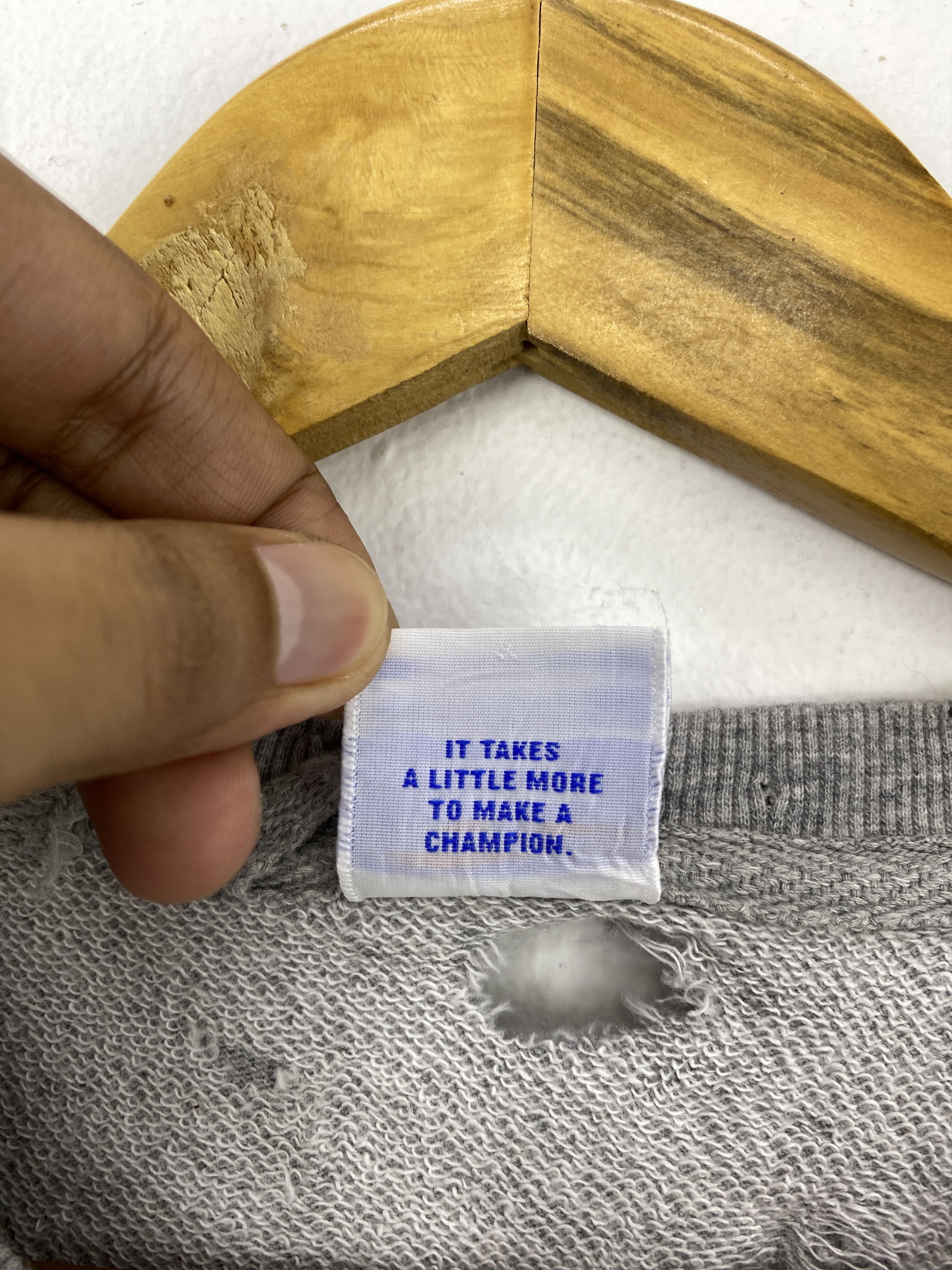 Champion Vintage Champion Spell Out Distressed Sweatshirt SH0099 Size US L / EU 52-54 / 3 - 6 Thumbnail
