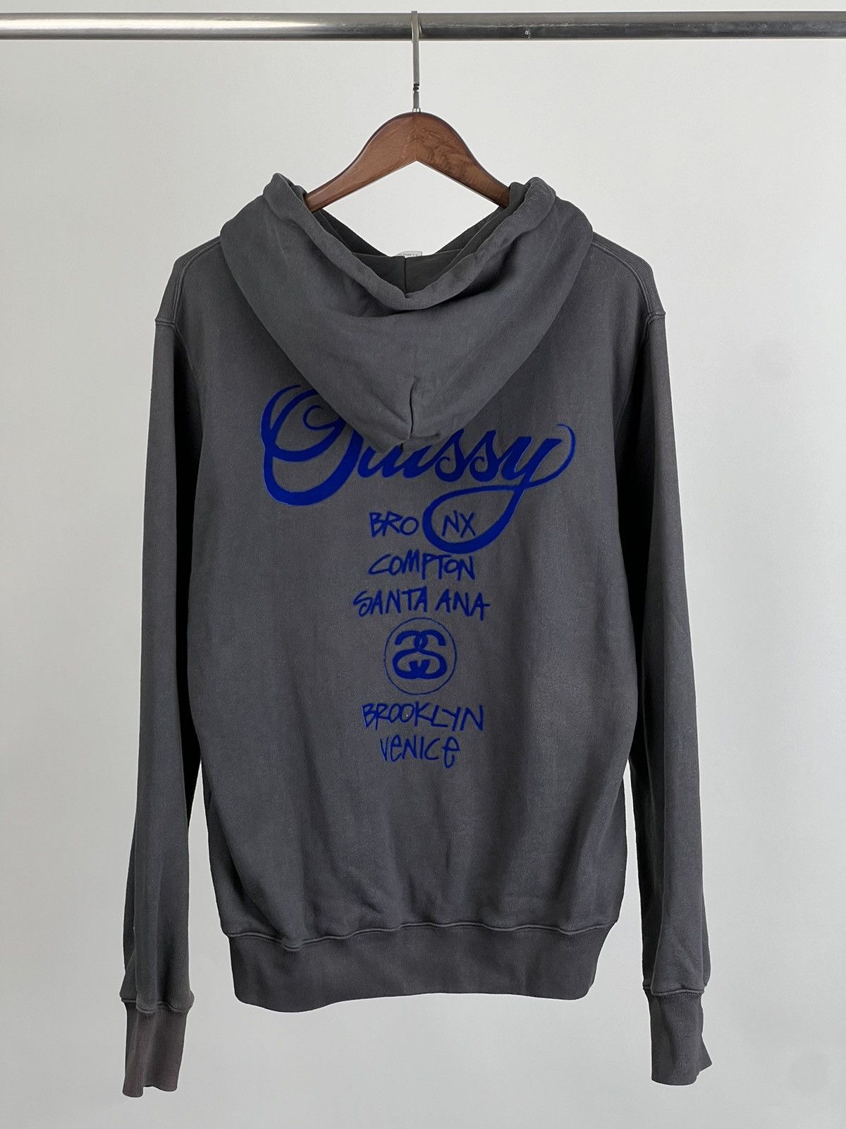 中古 STUSSY × Champion World Tour Hoodie Hypebeast × Stussy Stussy x i-D World Tour Logo 2021 Hoodie