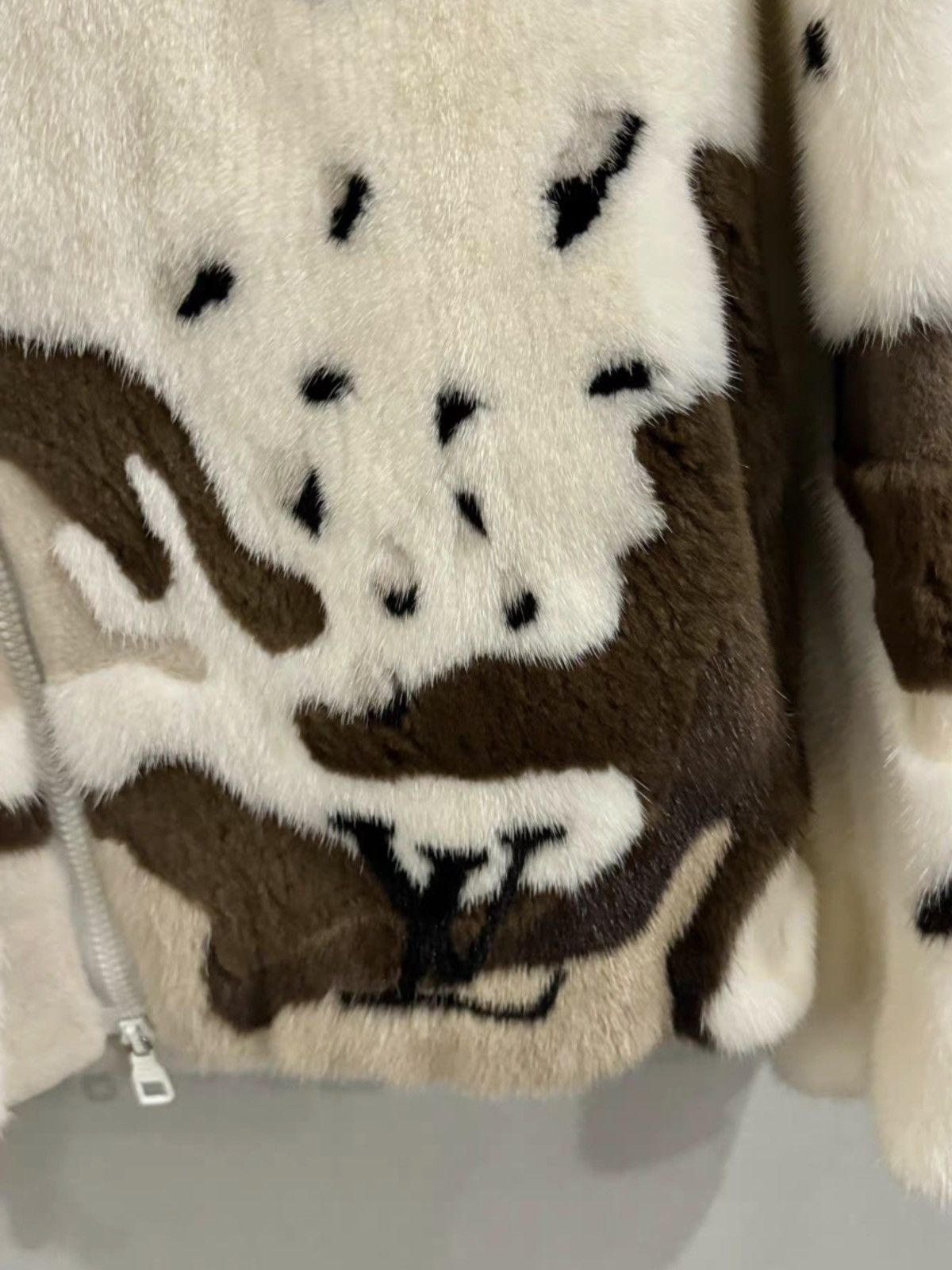 Louis Vuitton Louis Vuitton Virgil Abloh camo fur jacket Size US S / EU 44-46 / 1 - 5 Thumbnail