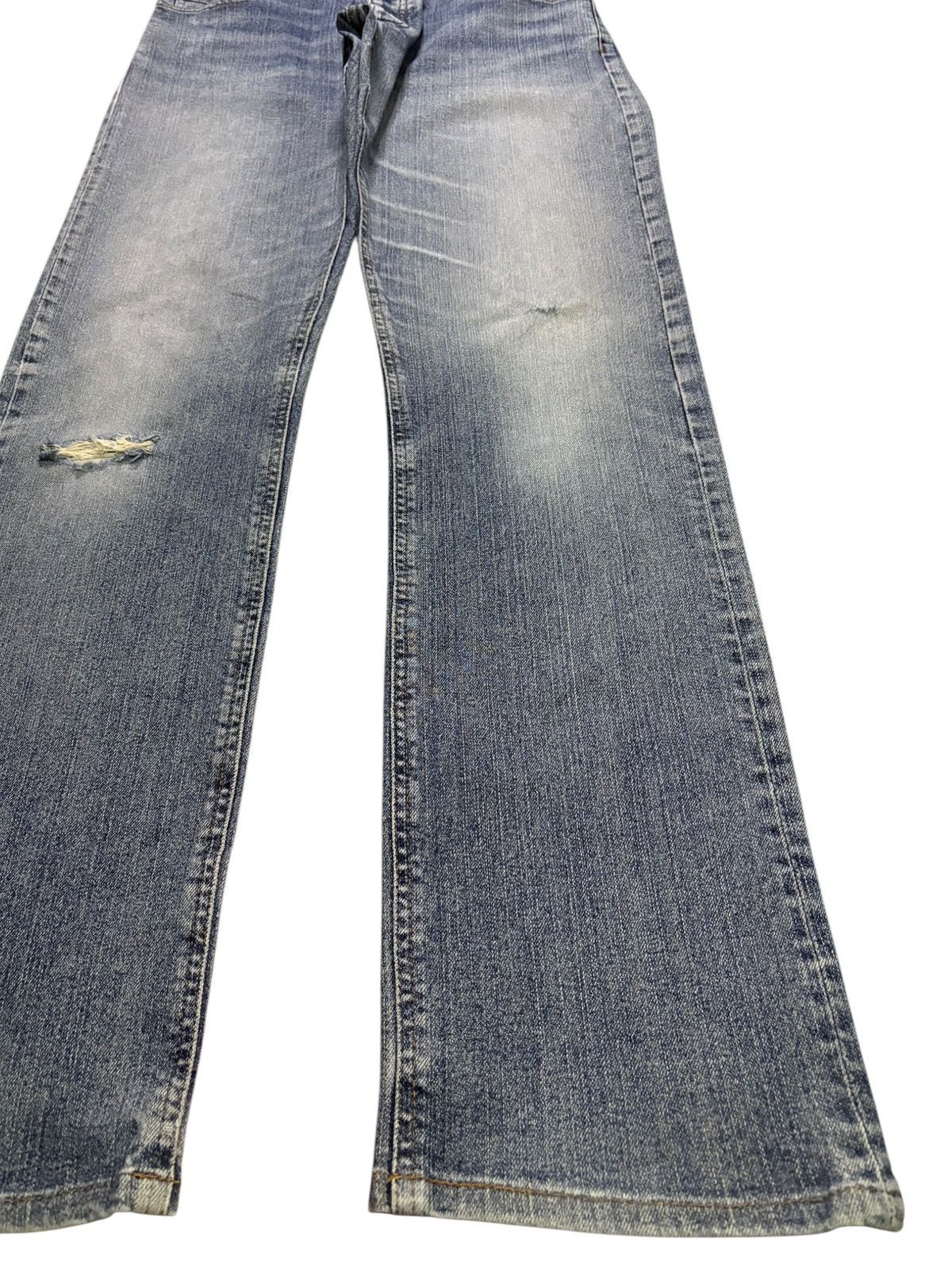 Burberry Vintage Burberry Button Fly Faded Wash Distressed Jeans Size US 30 / EU 46 - 7 Thumbnail