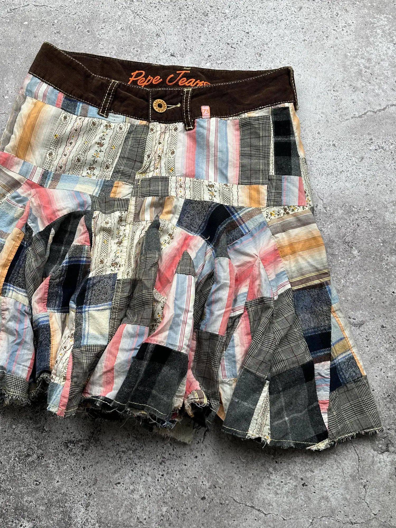 Japanese Brand Vintage Lush Patchwork Mini Skirt C115(V284) Size 27" / US 4 / IT 40 - 3 Thumbnail