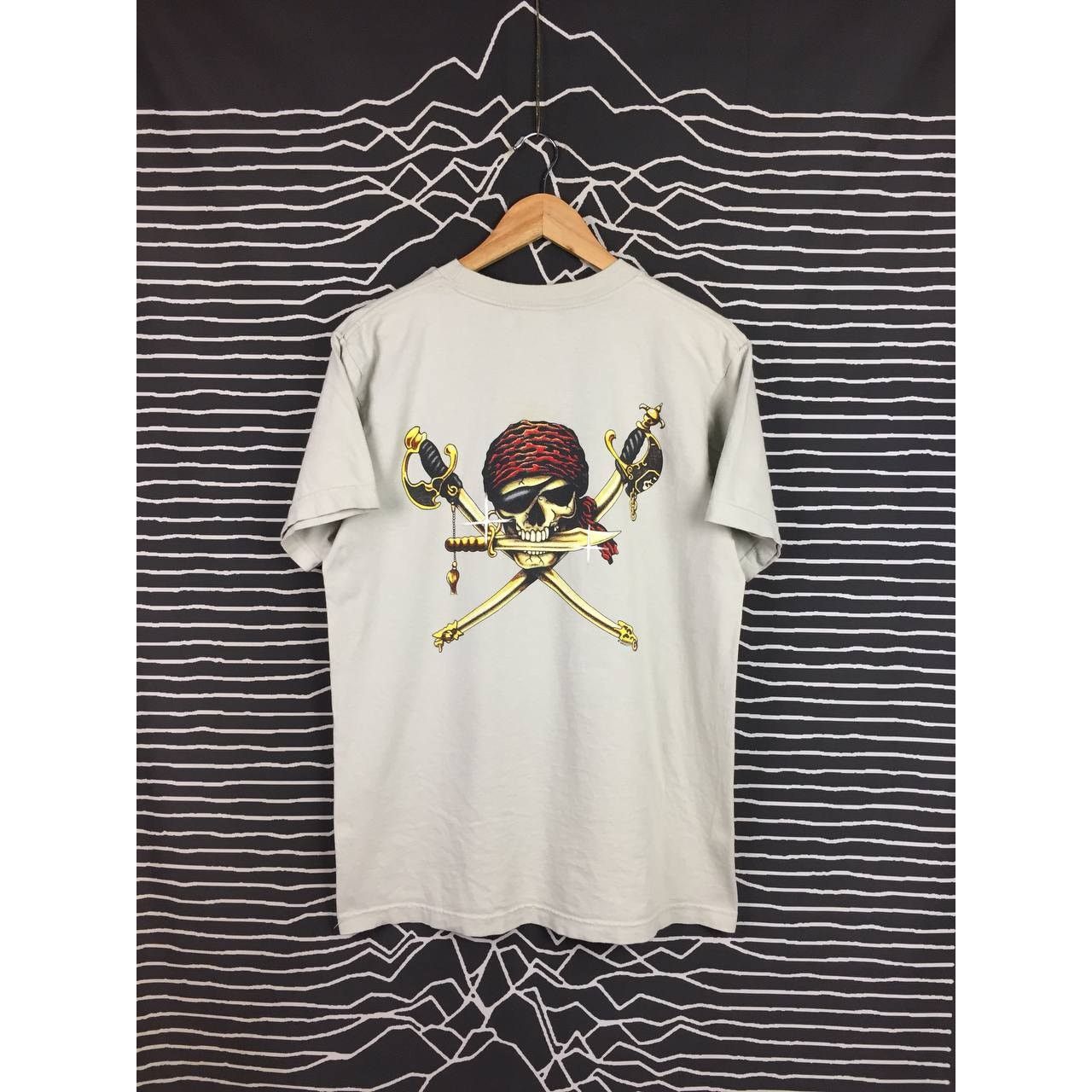 Vintage Vtg Gravity Live Slow Foxy's Taboo Diamond Cay Pirate Tee Size US M / EU 48-50 / 2 - 2 Thumbnail