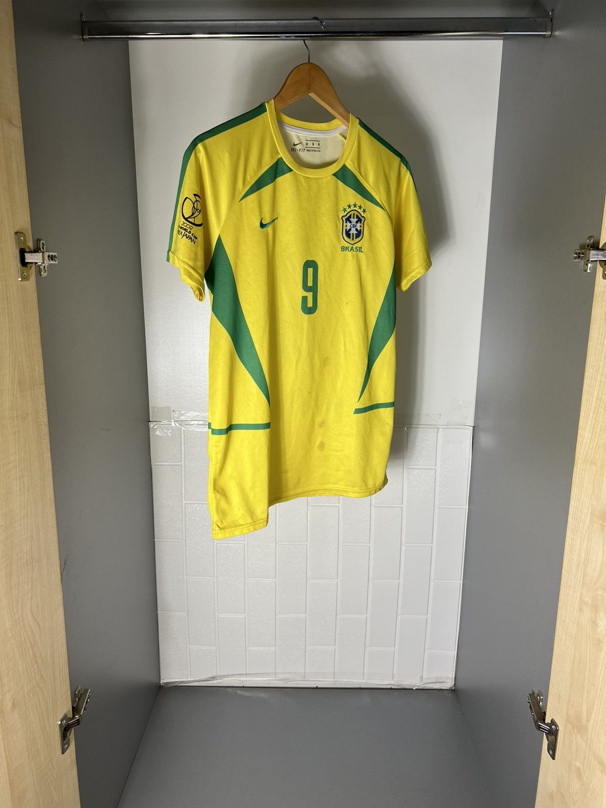 Vintage VERY RARE BRAZIL RETRO SOCCER JERSEY RONALDO BLOKE Y2K 90s Size US M / EU 48-50 / 2 - 3 Thumbnail