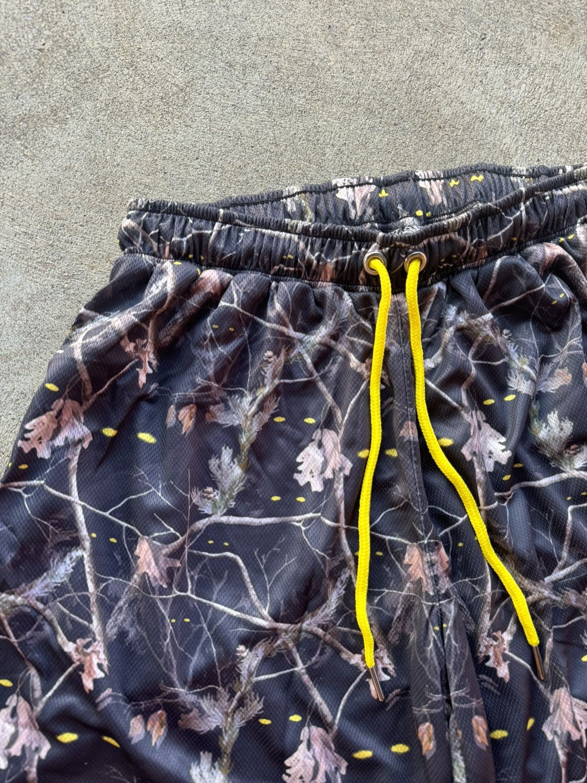 Other Real Tree Camo Mesh Sport Shorts Size US 30 / EU 46 - 2 Thumbnail