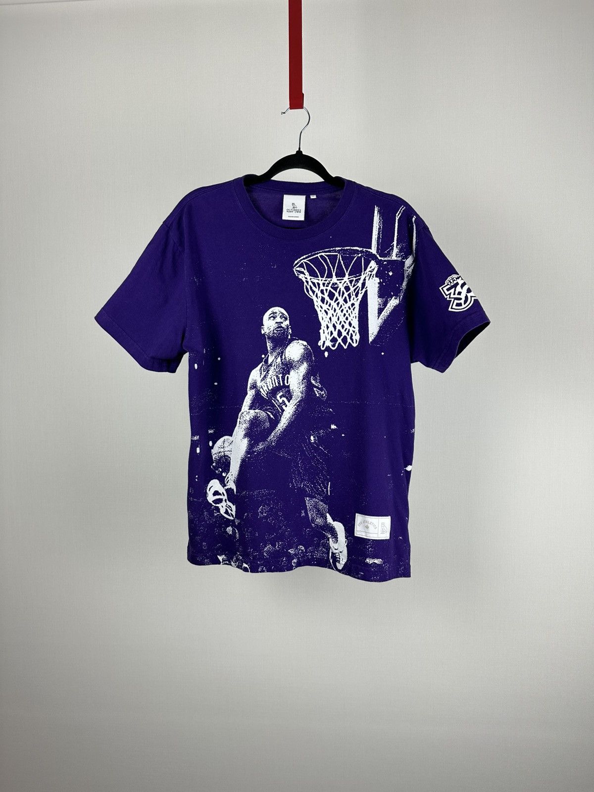 October's Very Own OVO x Raptors Vince Carter Dunk Tee Purple NBA Drake Collab Size US S / EU 44-46 / 1 - 5 Thumbnail