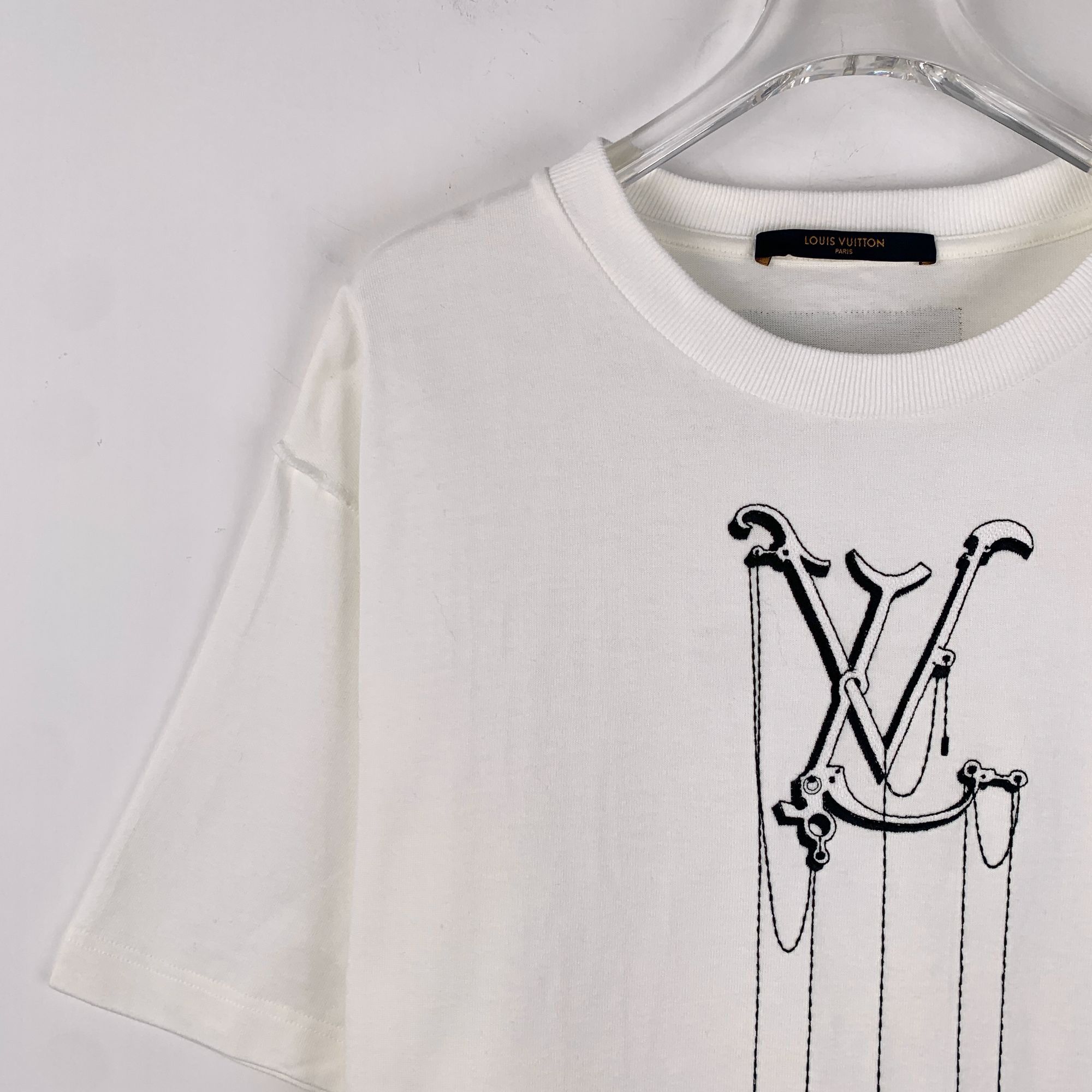 Louis Vuitton Louis Vuitton White Logo Pendant Printed Cotton Round-Neck S Size US M / EU 48-50 / 2 - 7 Thumbnail