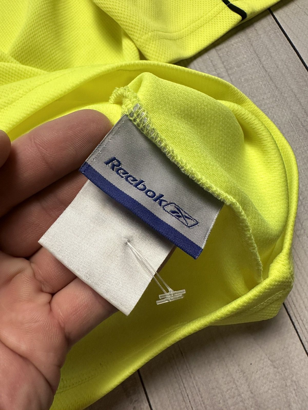 Reebok × Vintage Vintage Reebok Liverpool soccer jersey yellow rare size M Size US M / EU 48-50 / 2 - 7 Thumbnail