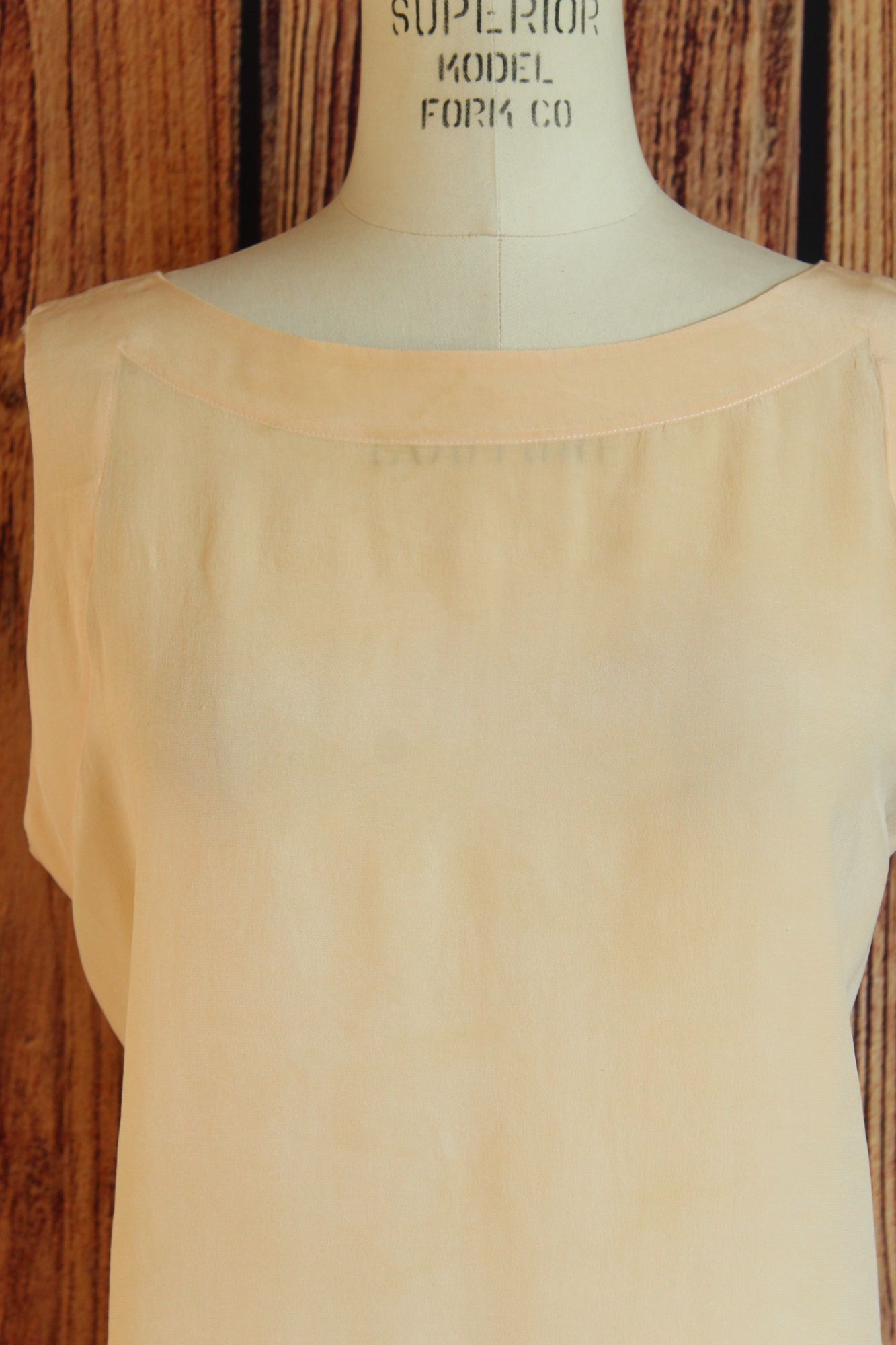 Other Womens Ivory Silk Blouse, Sleeveless Shell, Button in Back, Size L / US 10 / IT 46 - 3 Thumbnail