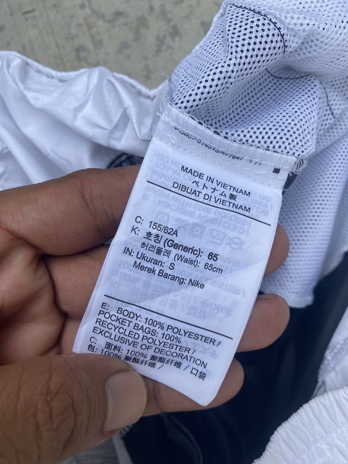 Nike ⚡️Steals⚡️ Nike Black White Shorts Size US 26 / EU 42 - 7 Thumbnail
