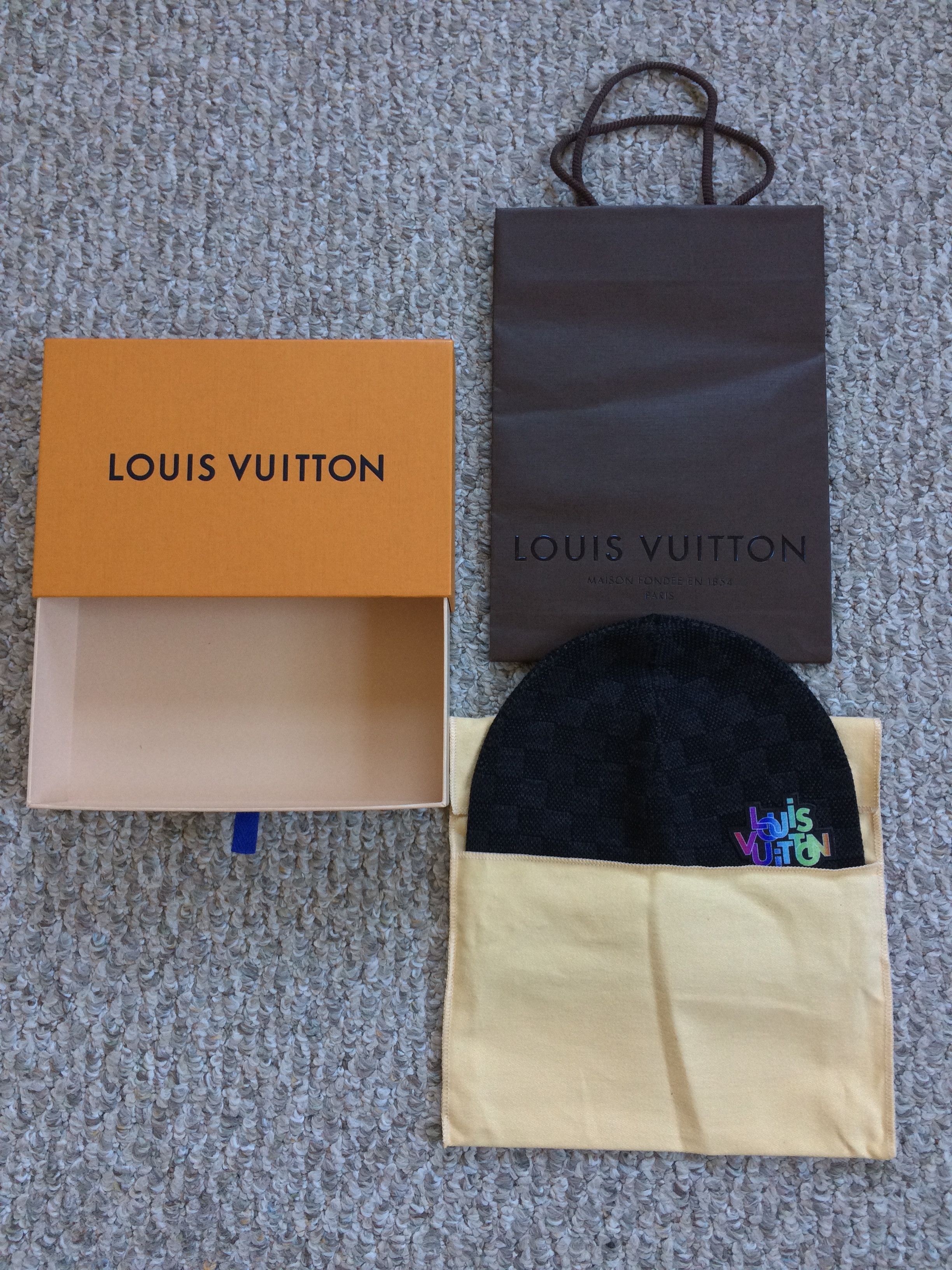 Louis Vuitton Louis Vuitton Damier Graffiti Logo Beanie Hat Size ONE SIZE - 7 Thumbnail