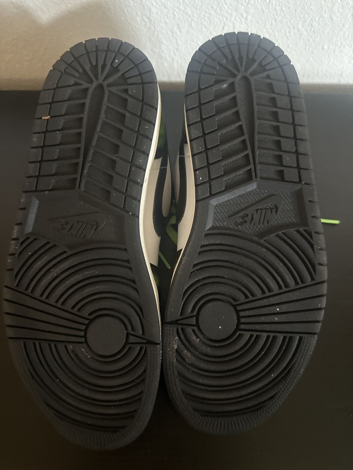 Nike Jordan 1 low top black/green Size US 9.5 / EU 42-43 - 6 Thumbnail