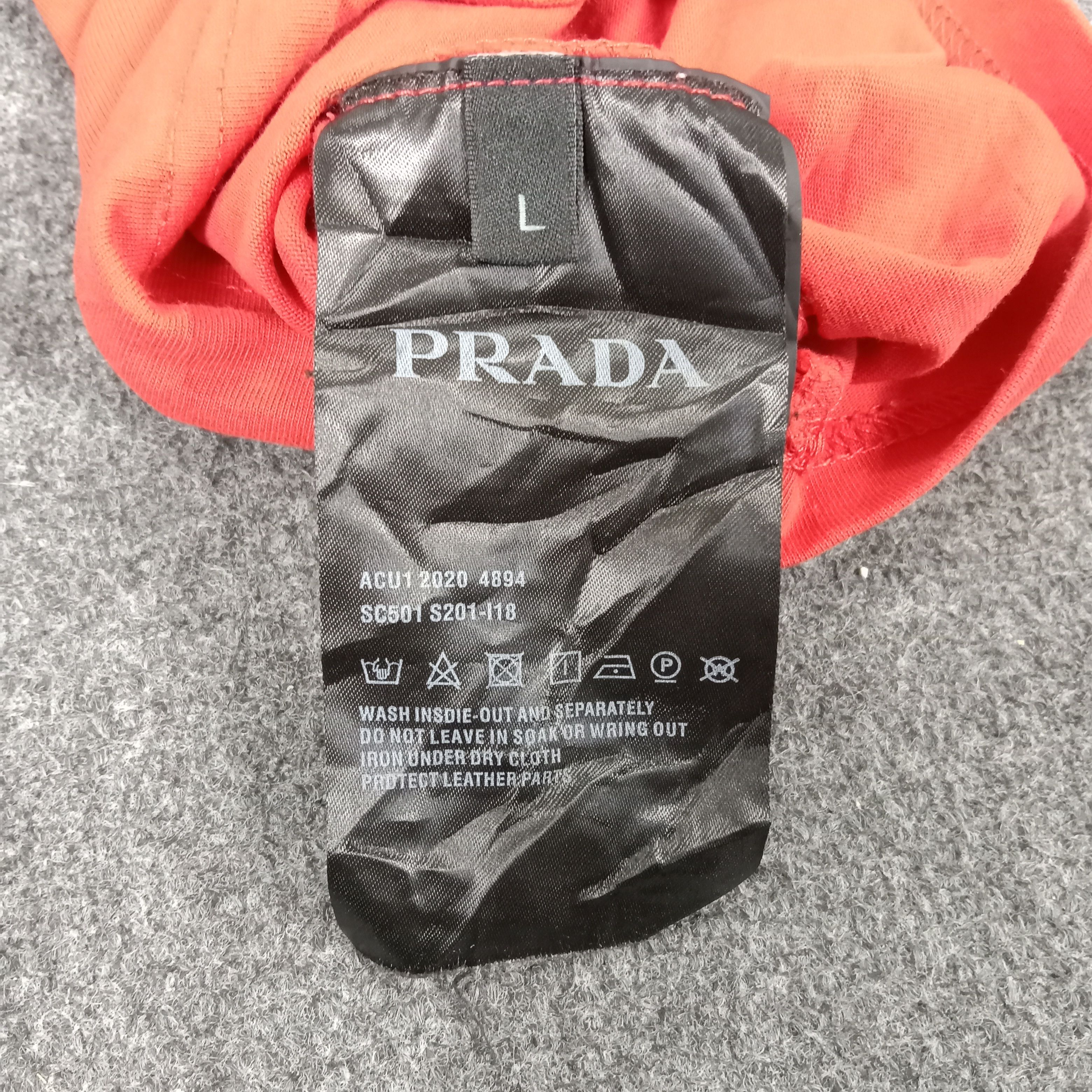 Vintage Italian Brand Prada Pocket Logo Tshirt Size US M / EU 48-50 / 2 - 6 Thumbnail