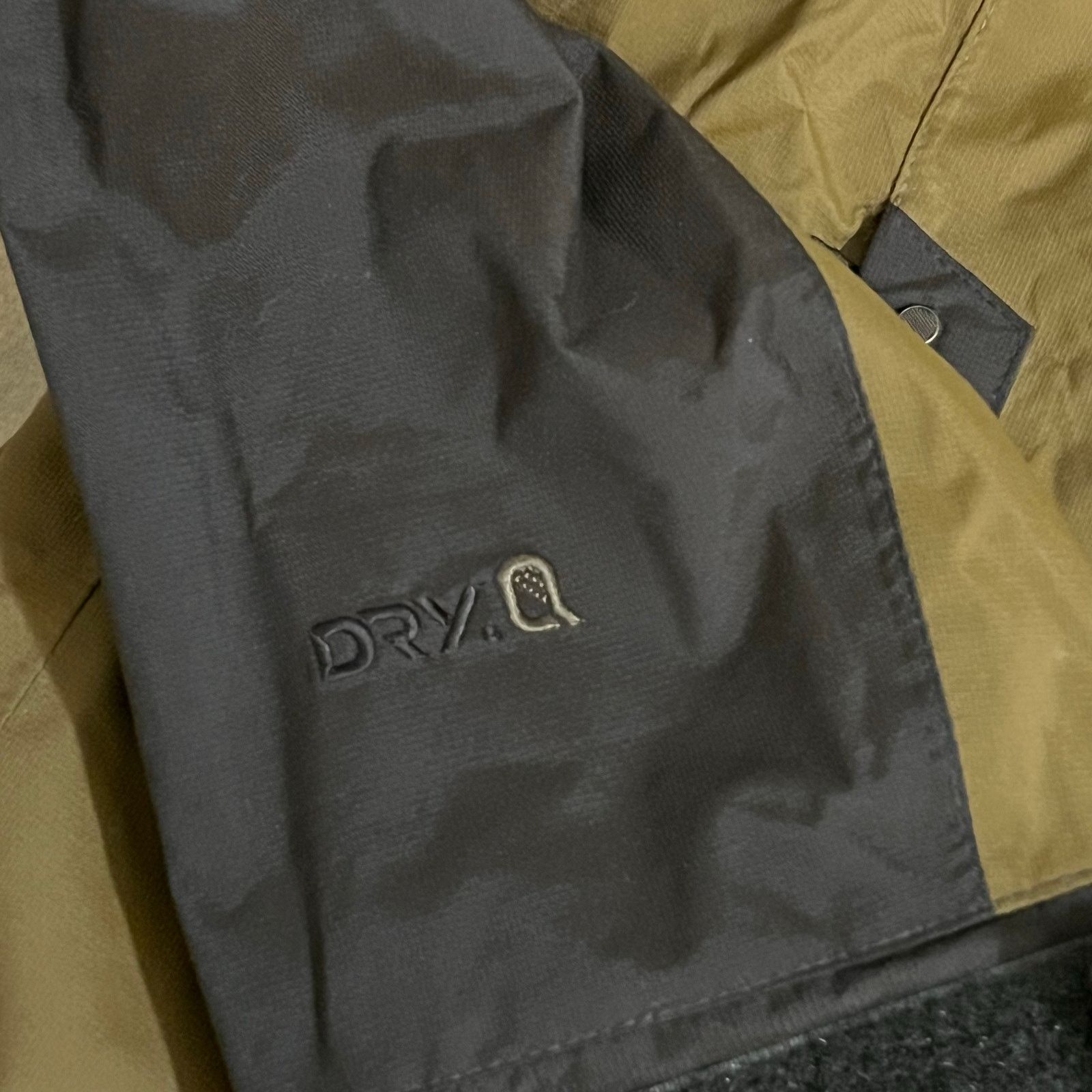 Mountain Hardwear Mountain Hardwear Dry Q Jacket Mens Sz M Brown Hooded ski Size US M / EU 48-50 / 2 - 15 Thumbnail