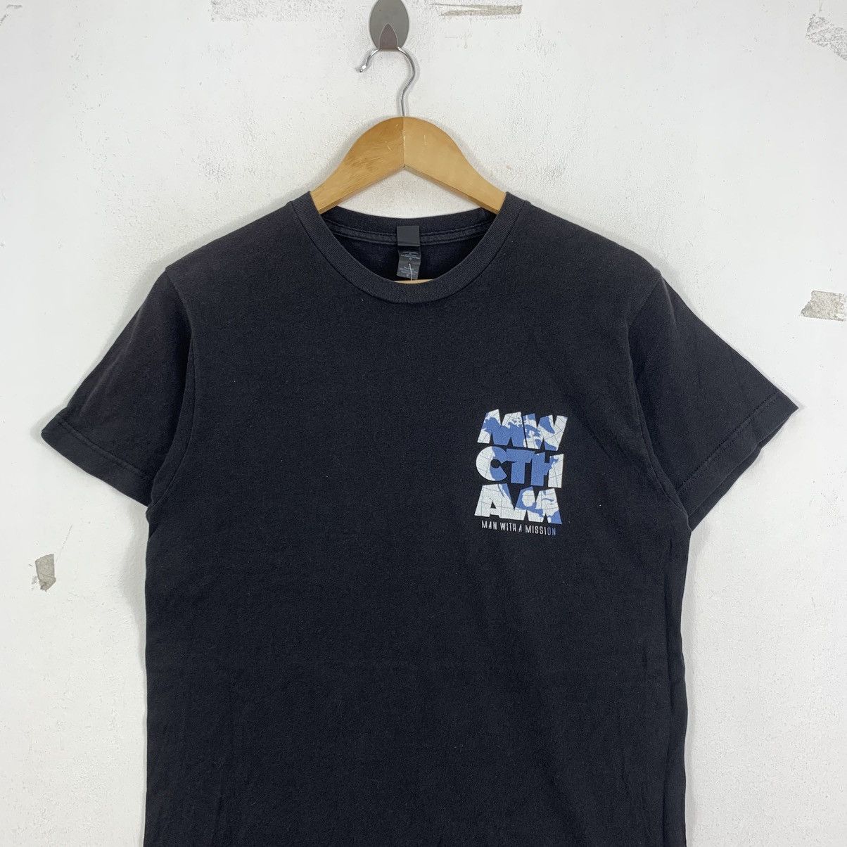 Japanese Brand MAN WITH A MISSION Chasing The Horizon Japanese Band Tshirt Size US M / EU 48-50 / 2 - 3 Thumbnail