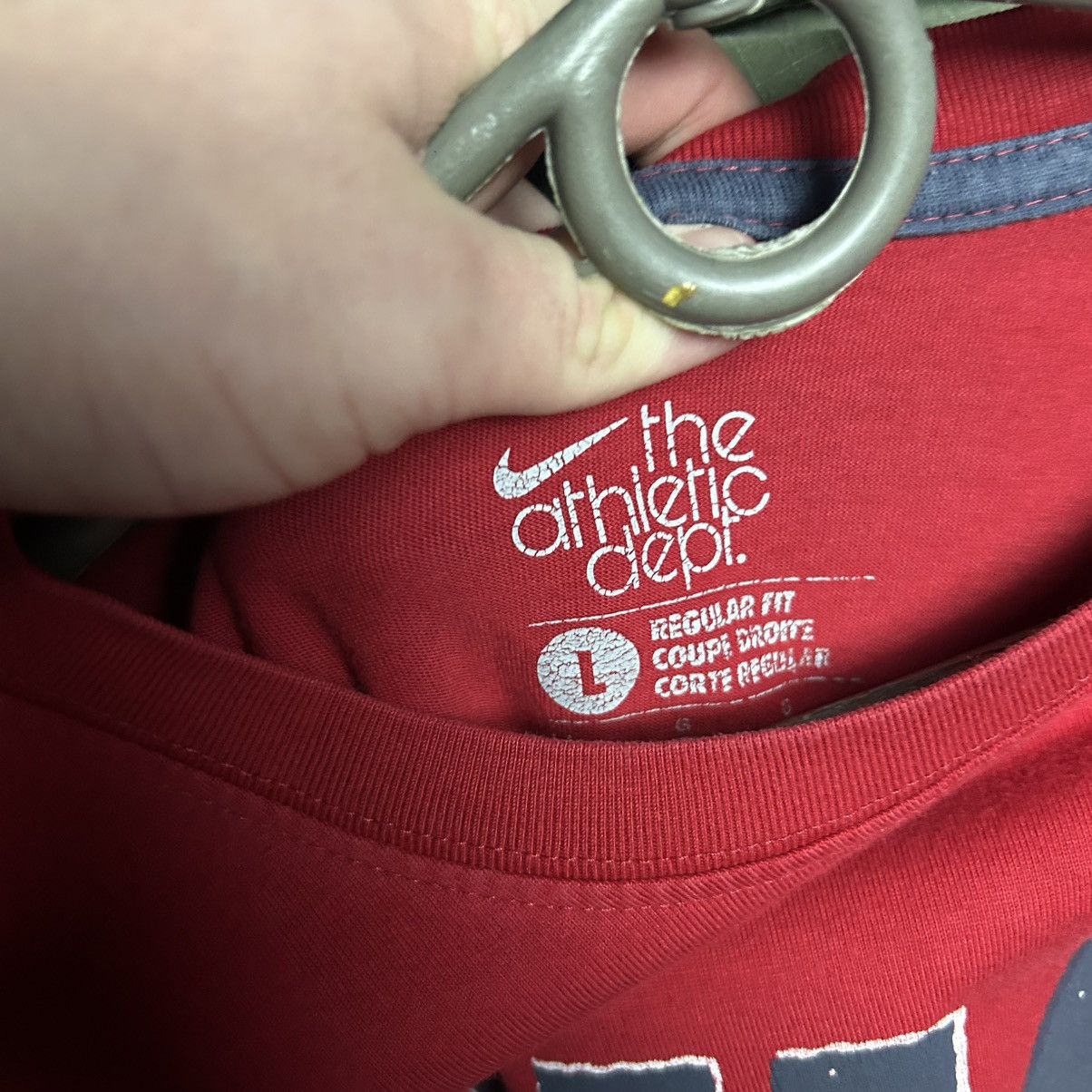 Nike Vintage Nike Big Logo 2012 Red Streetwear basic tee size L Size US L / EU 52-54 / 3 - 6 Thumbnail