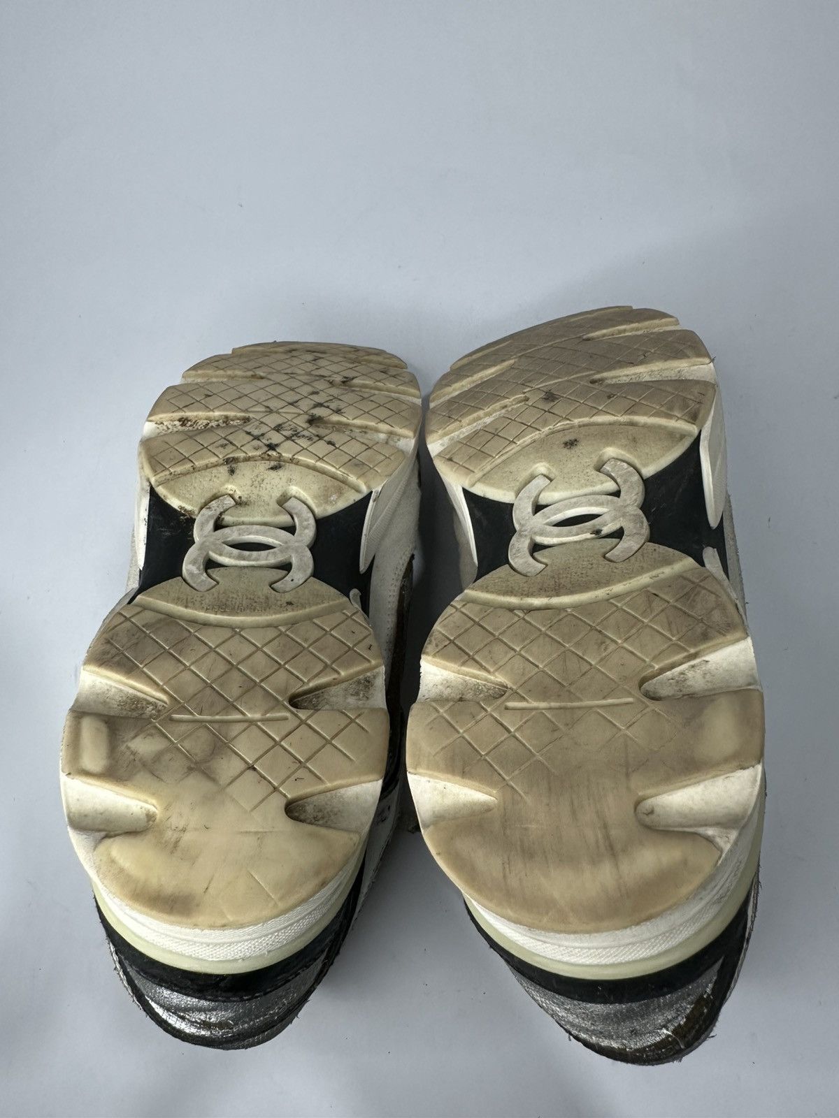 Chanel Chanel Interlocking CC Cracked Metallic Leather Sneakers Size US 7 / EU 40 - 9 Thumbnail
