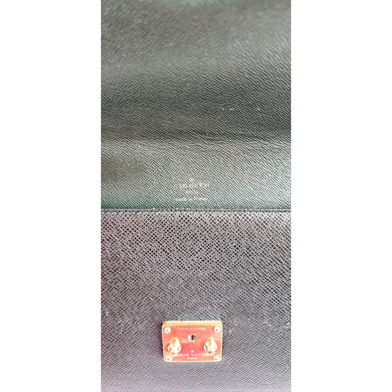 Louis Vuitton LOUIS VUITTON Pochette Clutch Bag Green Taiga Leather Size ONE SIZE - 20 Thumbnail