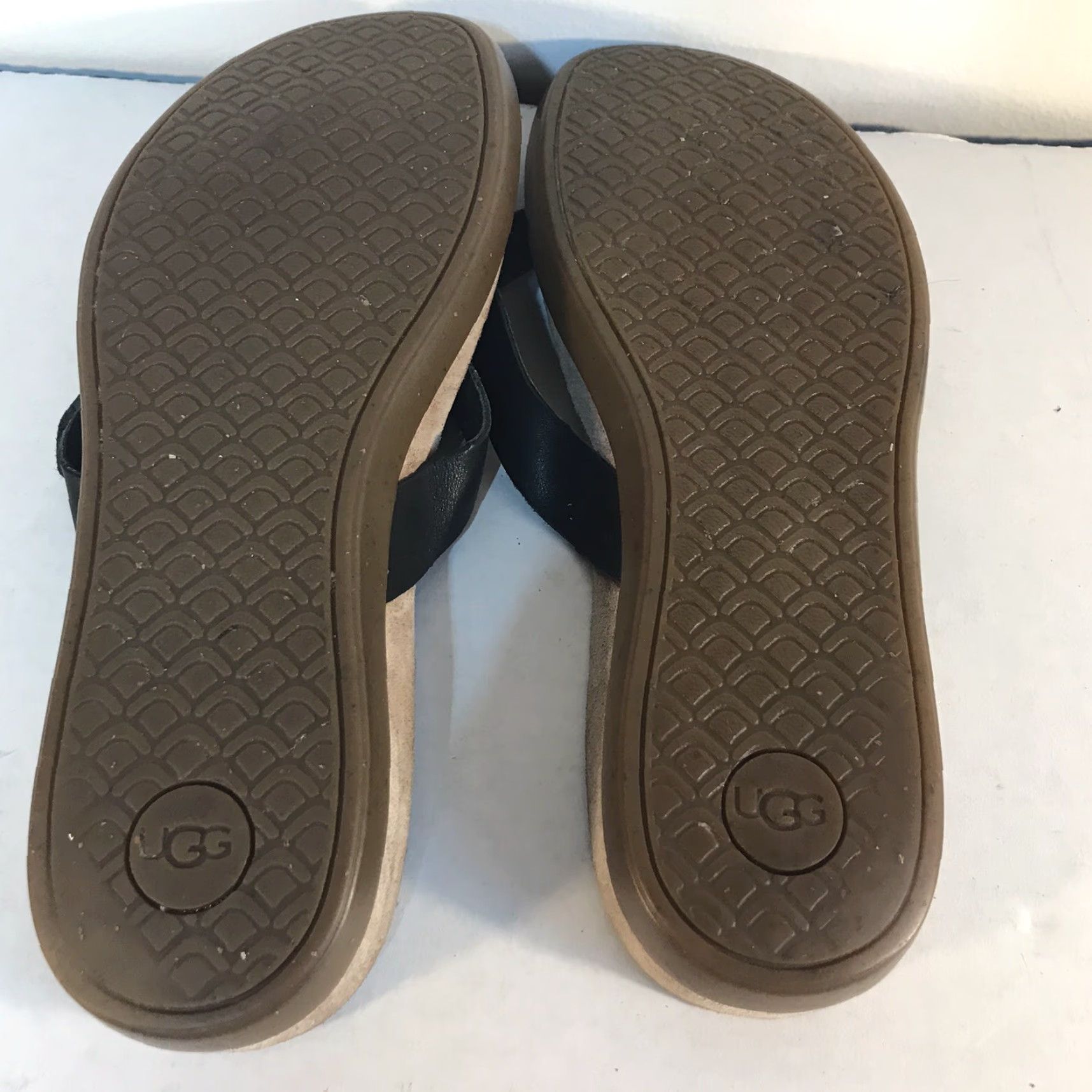 Ugg Ugg Women’s Leather Flip Flops Size 9 Black Adjustable Sandals Summer Casual Comfort Size US 9 / IT 39 - 4 Thumbnail