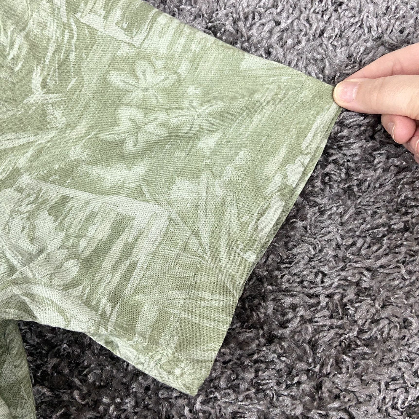 Vintage Batick Bay Green Floral Hawaii Button-Up Short Sleeve L Men’s Size US 33 - 3 Thumbnail